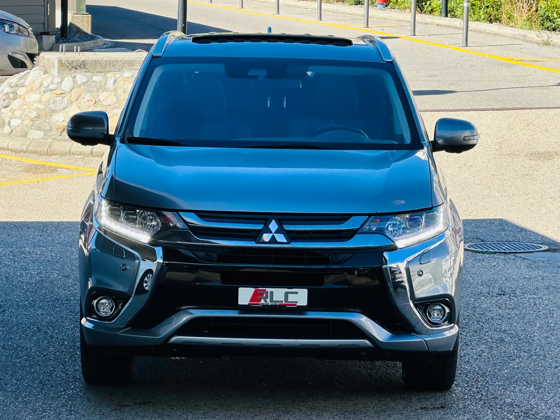 MITSUBISHI Outlander 2.0 PHEV Diamond Annivers. 4WD Automatic-image-3