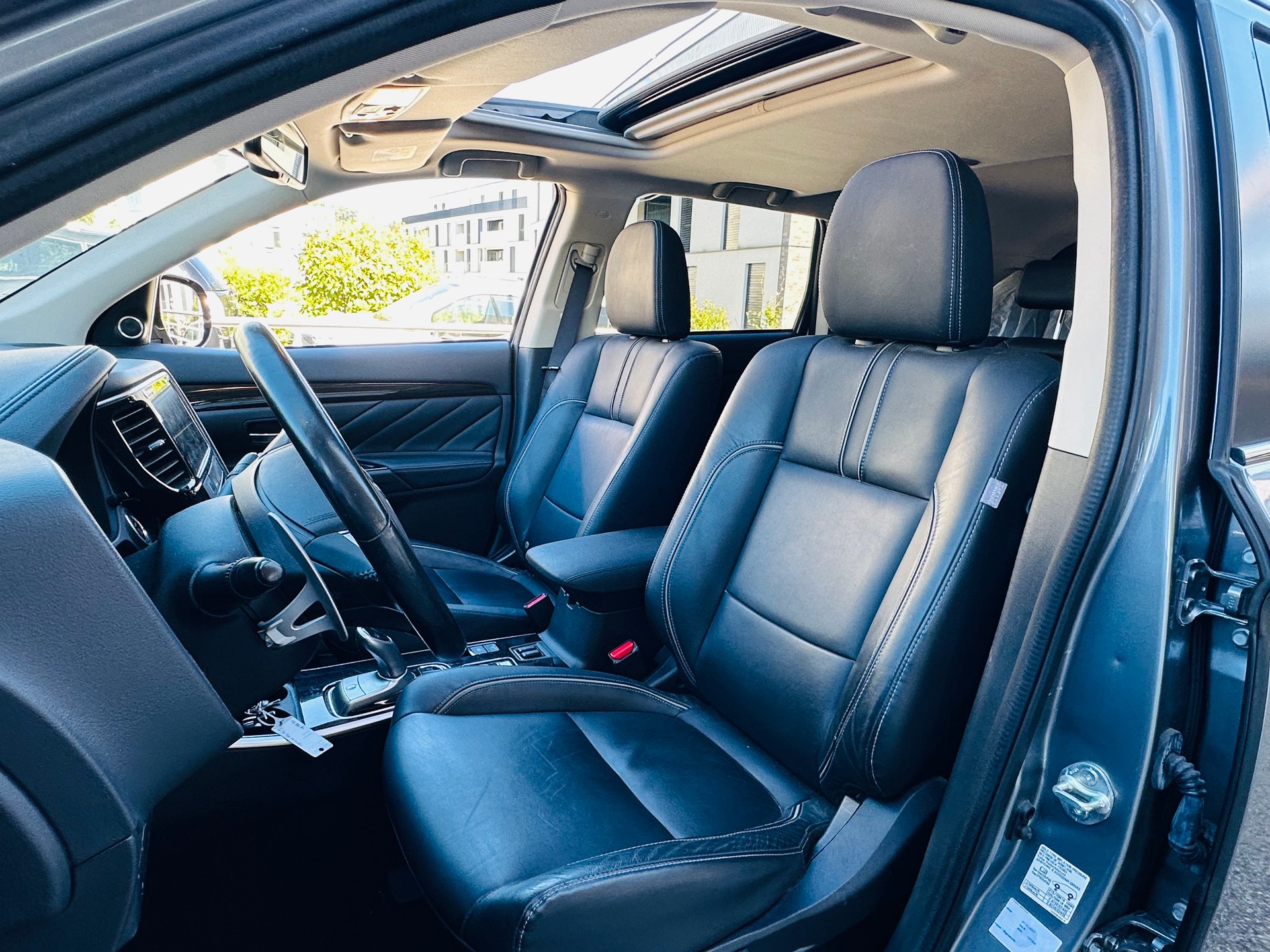 MITSUBISHI Outlander 2.0 PHEV Diamond Annivers. 4WD Automatic-image-8