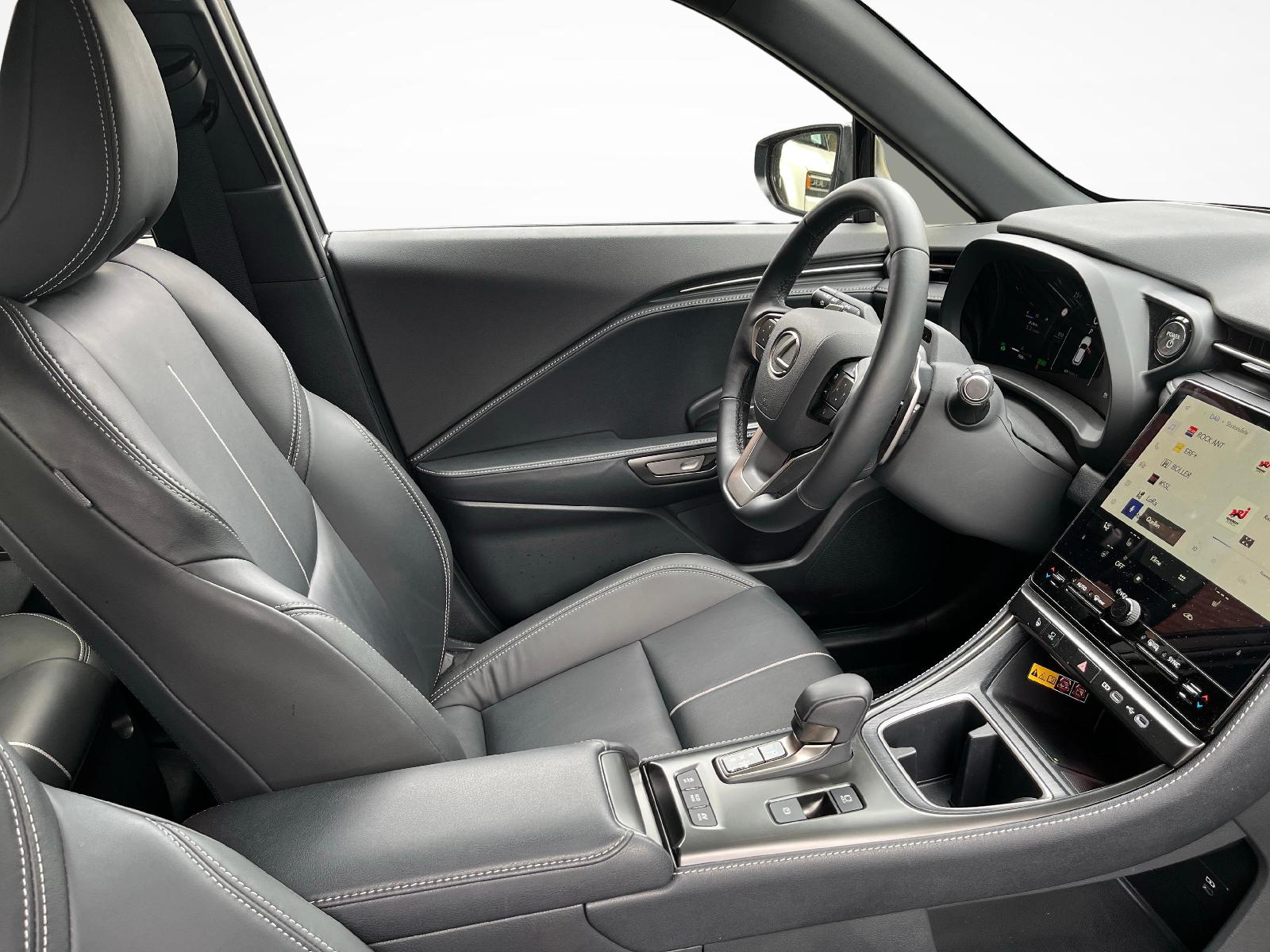 LEXUS LBX 1.5 Hybrid Relax AWD-image-9