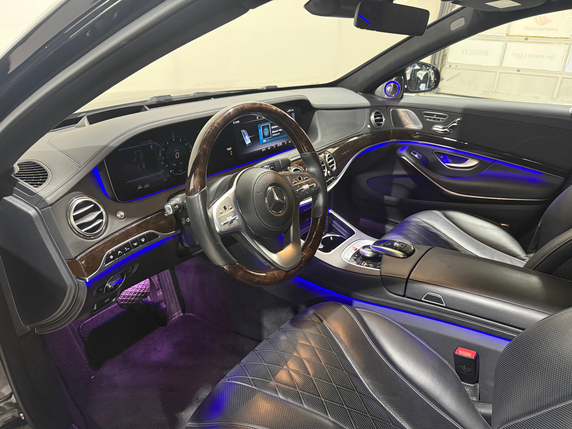 MERCEDES-BENZ S 560 Maybach 4Matic 9G-Tronic-image-12