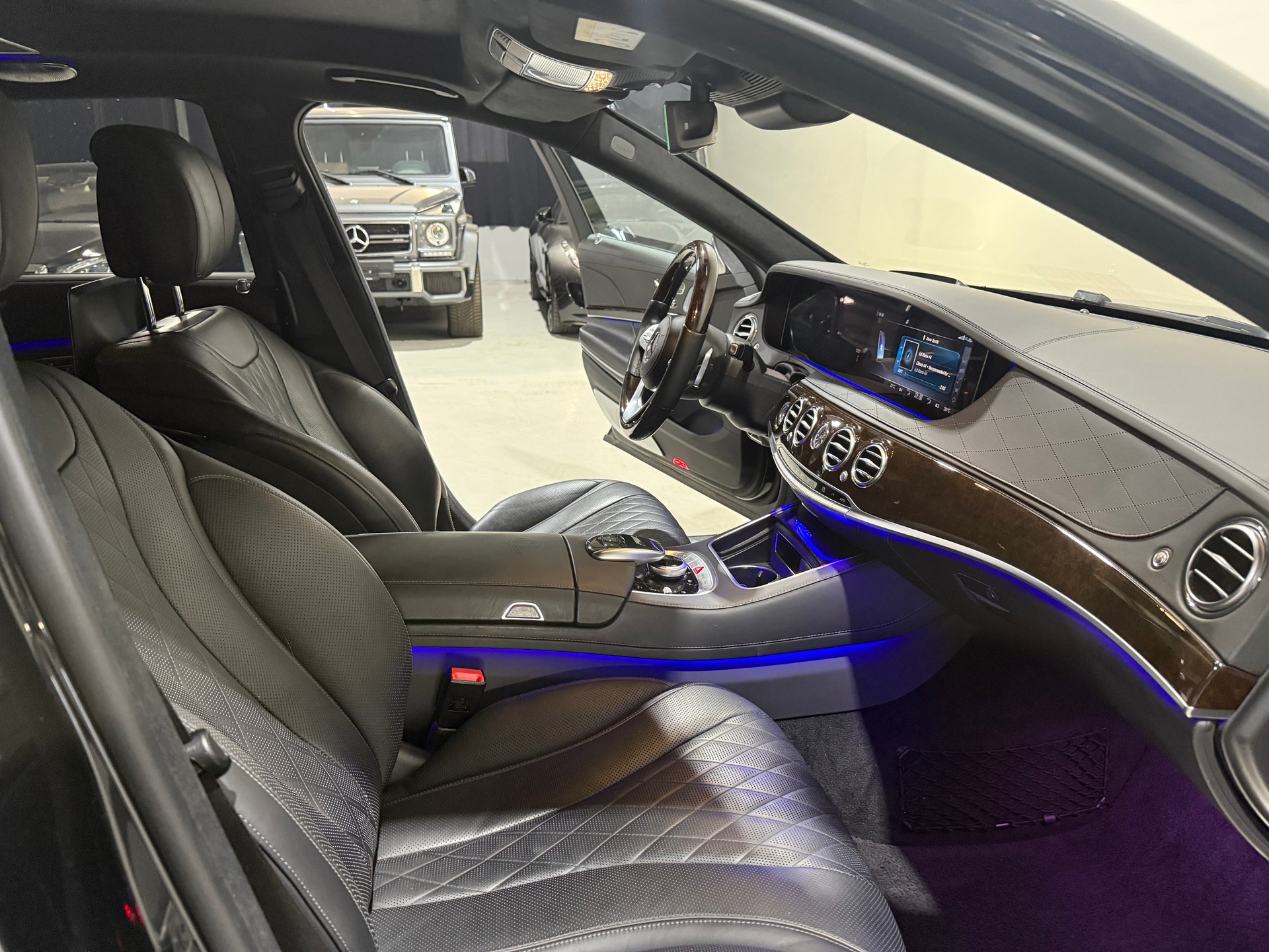 MERCEDES-BENZ S 560 Maybach 4Matic 9G-Tronic-image-13