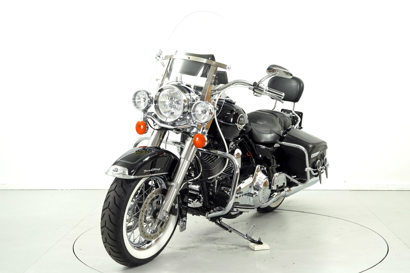 HARLEY-DAVIDSON FLHRC ABS-showroom-element-2