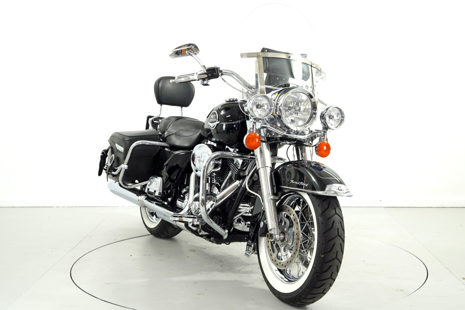 HARLEY-DAVIDSON FLHRC ABS-showroom-element-1