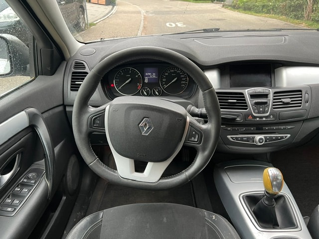 RENAULT Laguna Grandtour 2.0 dCi Expression-image-9