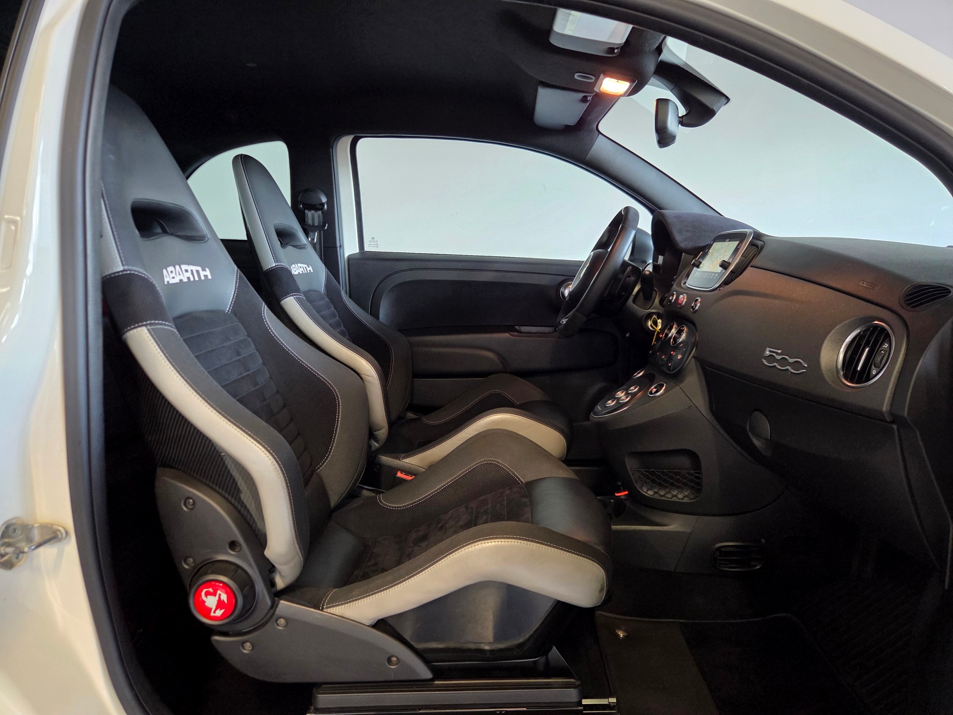 FIAT 595 Abarth 1.4 T-Jet 180 Competizione-image-11