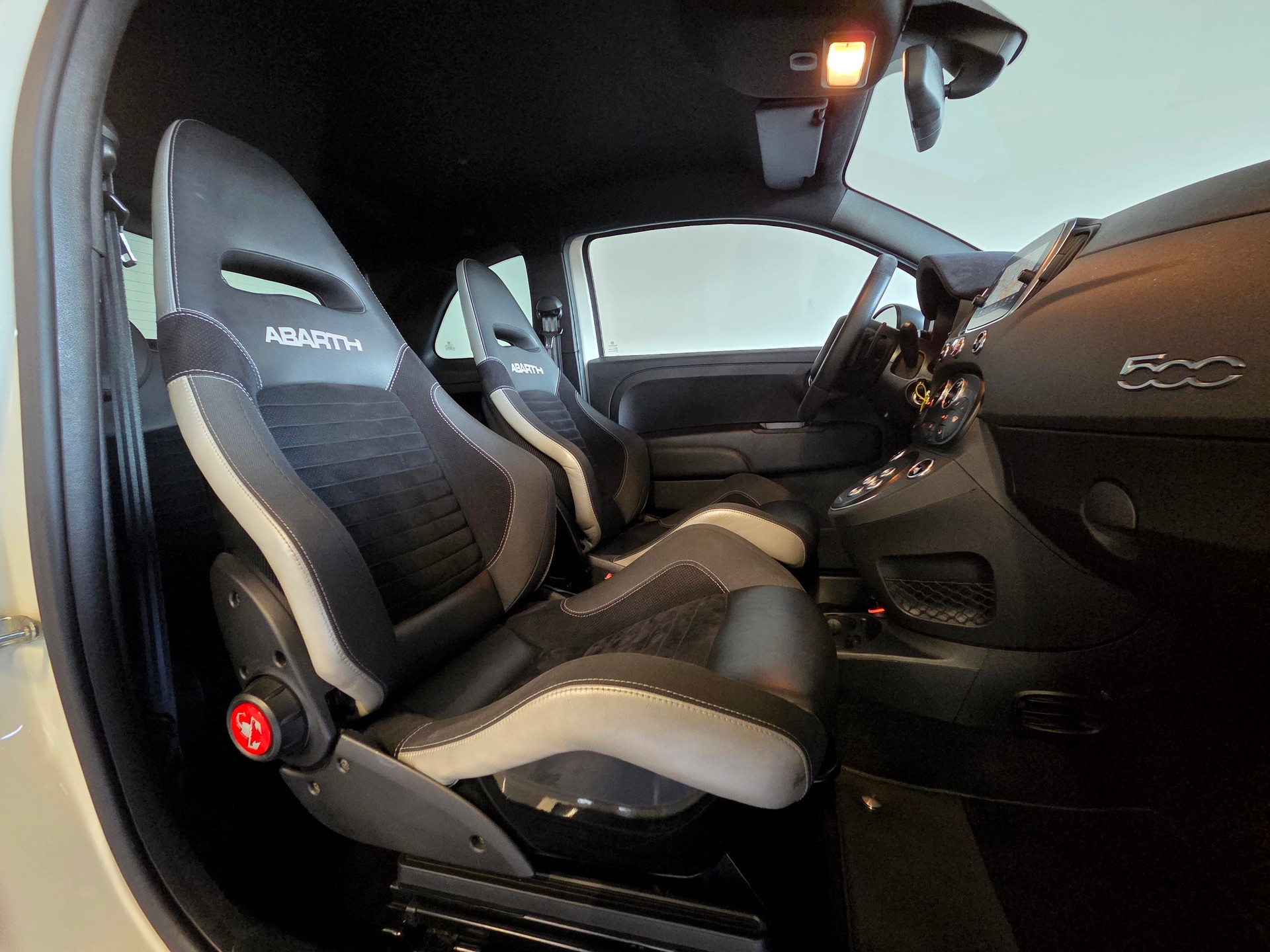 FIAT 595 Abarth 1.4 T-Jet 180 Competizione-image-12