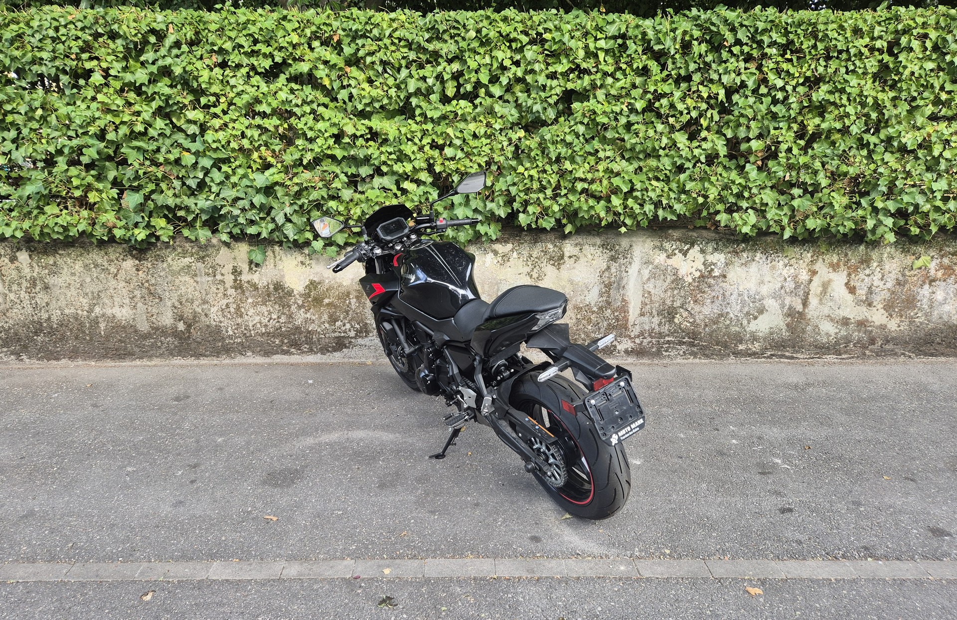 KAWASAKI Z 650 (35kW)-showroom-element-2