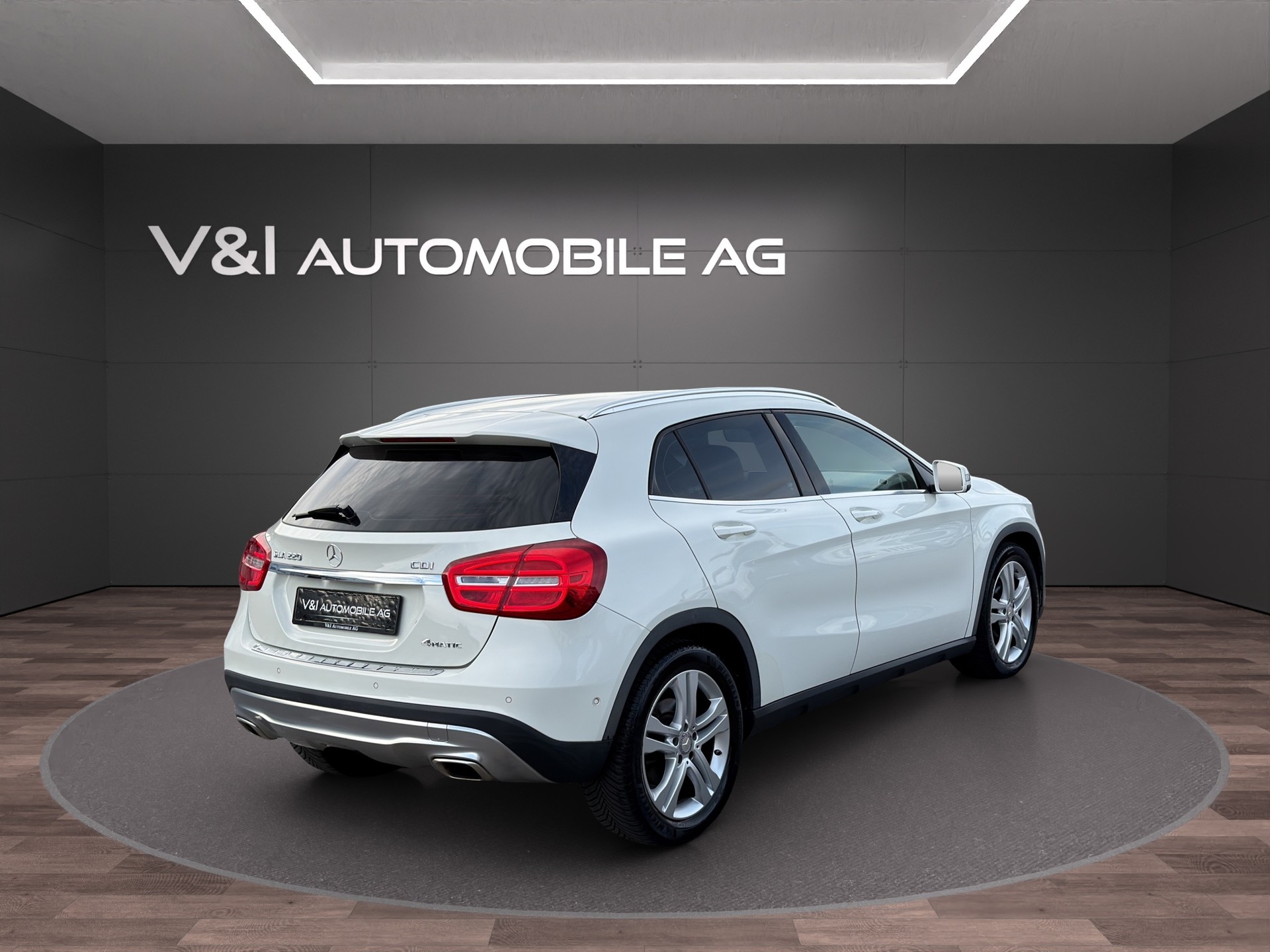 MERCEDES-BENZ GLA 220 CDI Urban 4Matic 7G-DCT-image-4