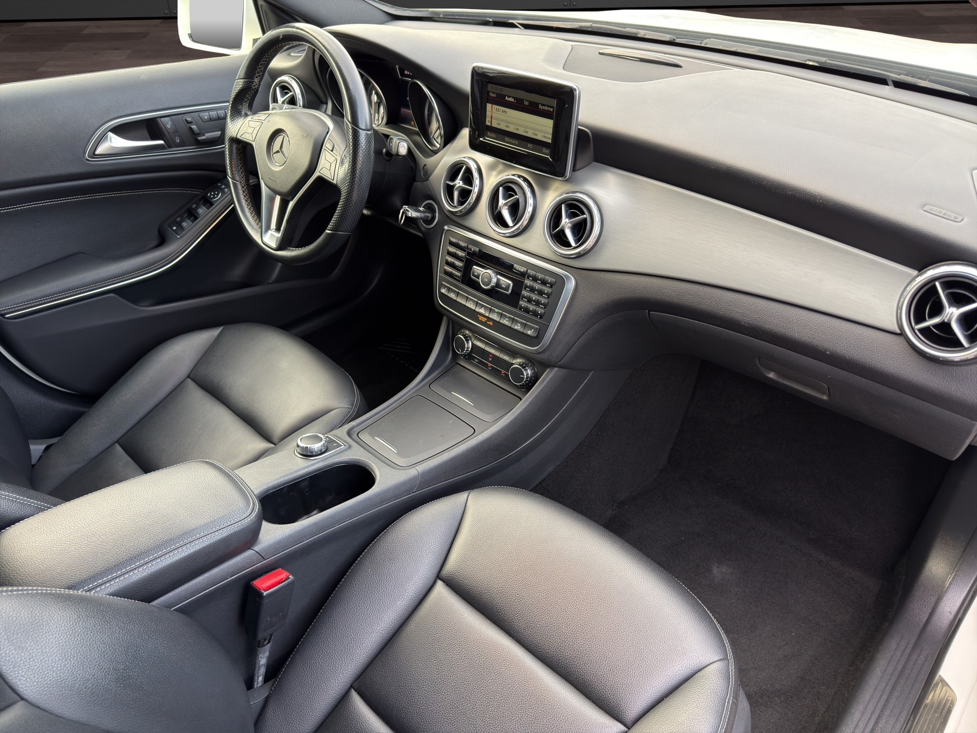 MERCEDES-BENZ GLA 220 CDI Urban 4Matic 7G-DCT-image-18