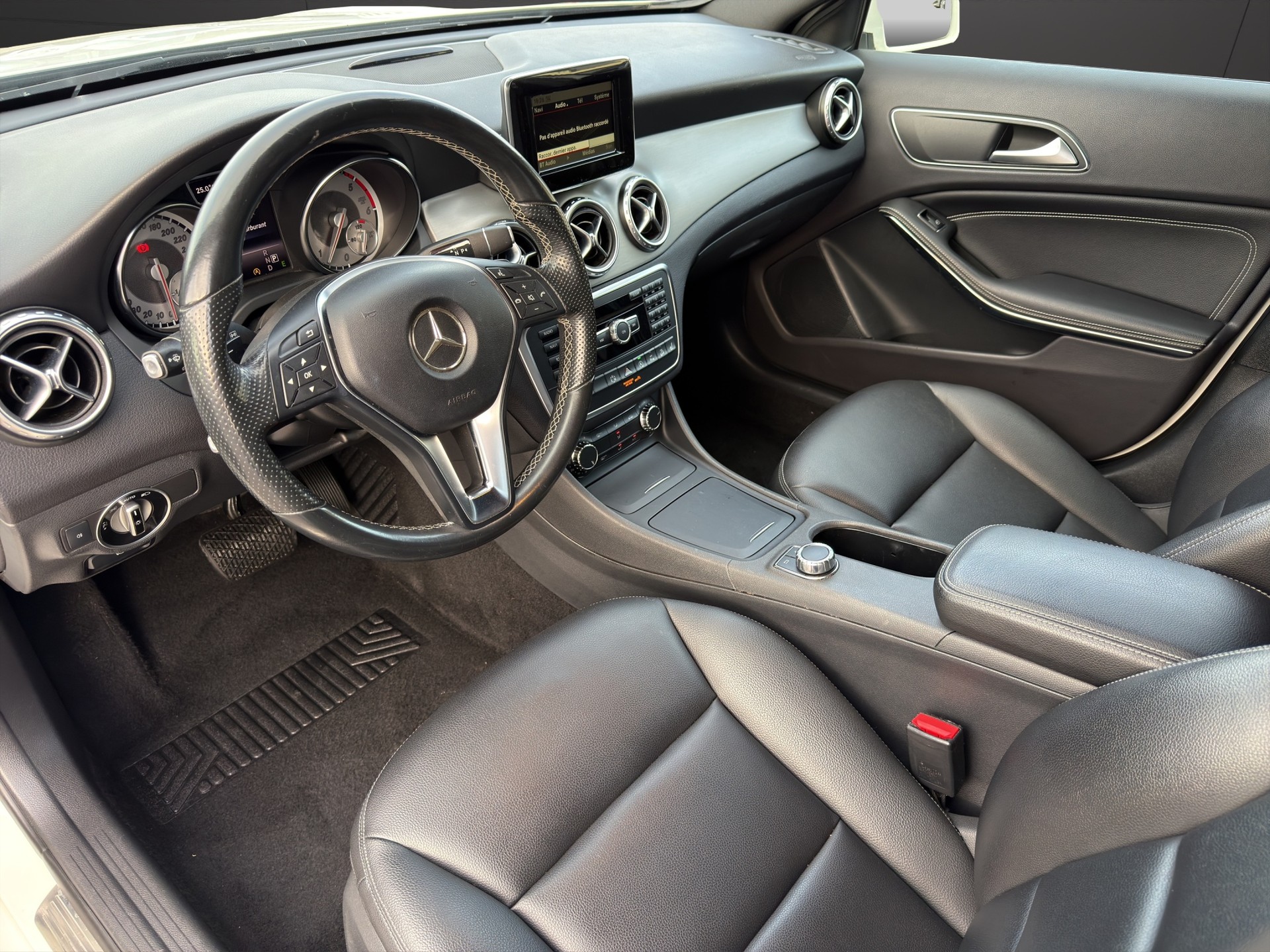 MERCEDES-BENZ GLA 220 CDI Urban 4Matic 7G-DCT-image-9