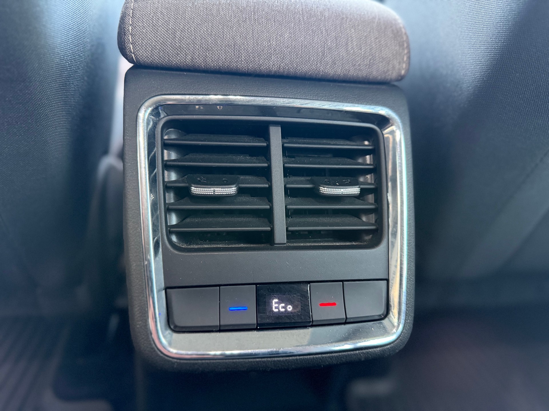 SKODA Enyaq iV 60-image-7