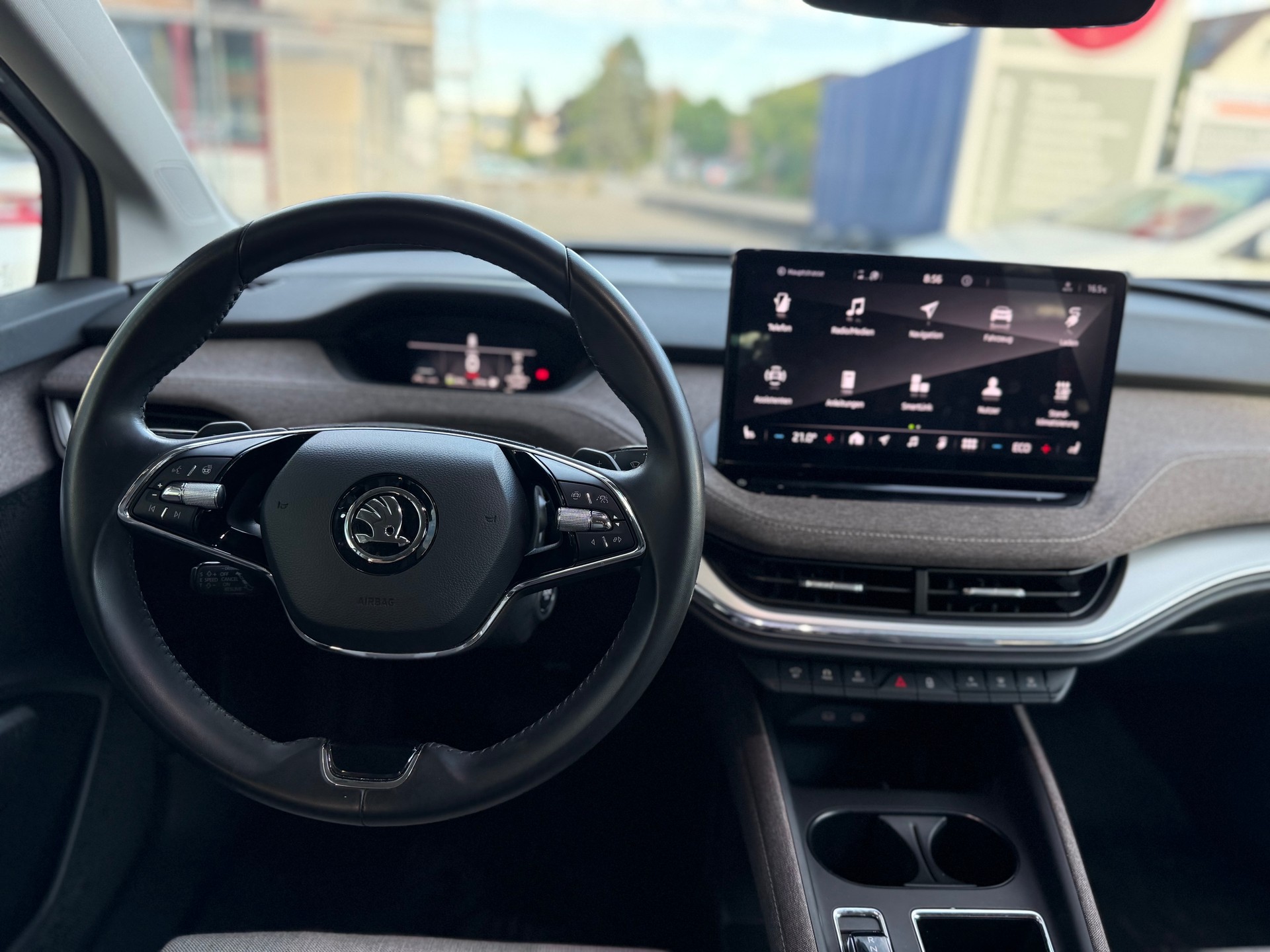 SKODA Enyaq iV 60-image-8