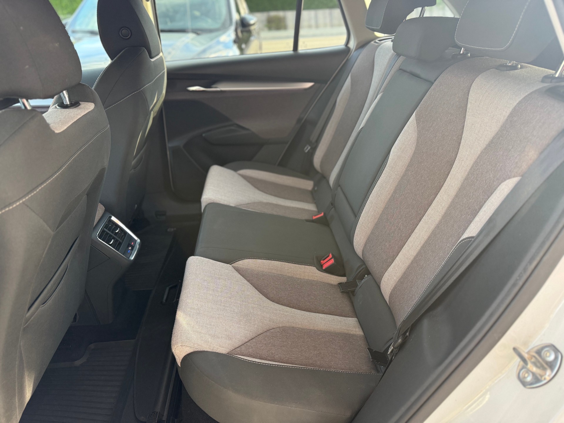 SKODA Enyaq iV 60-image-6