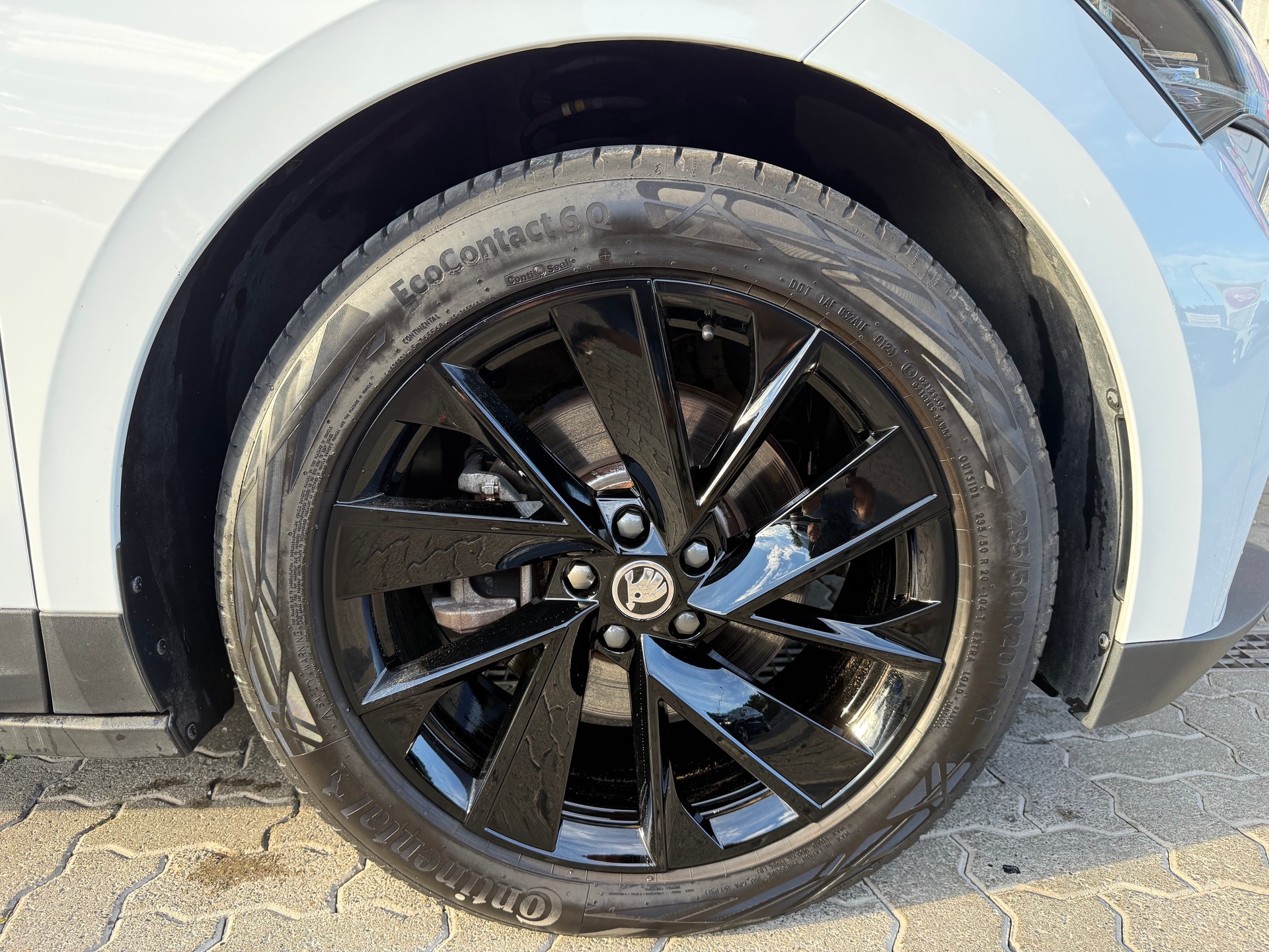 SKODA Enyaq iV 60-image-3