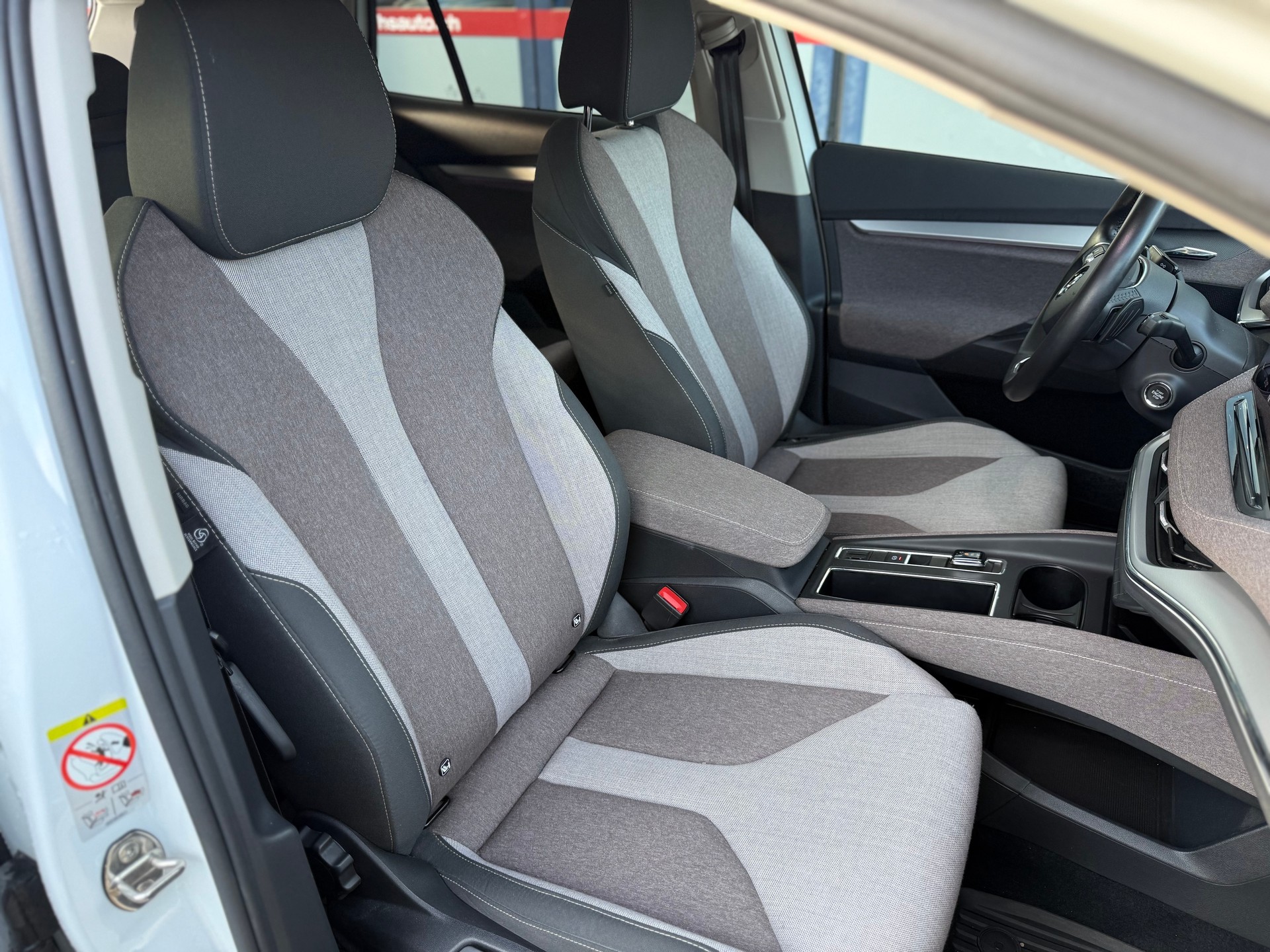 SKODA Enyaq iV 60-image-11