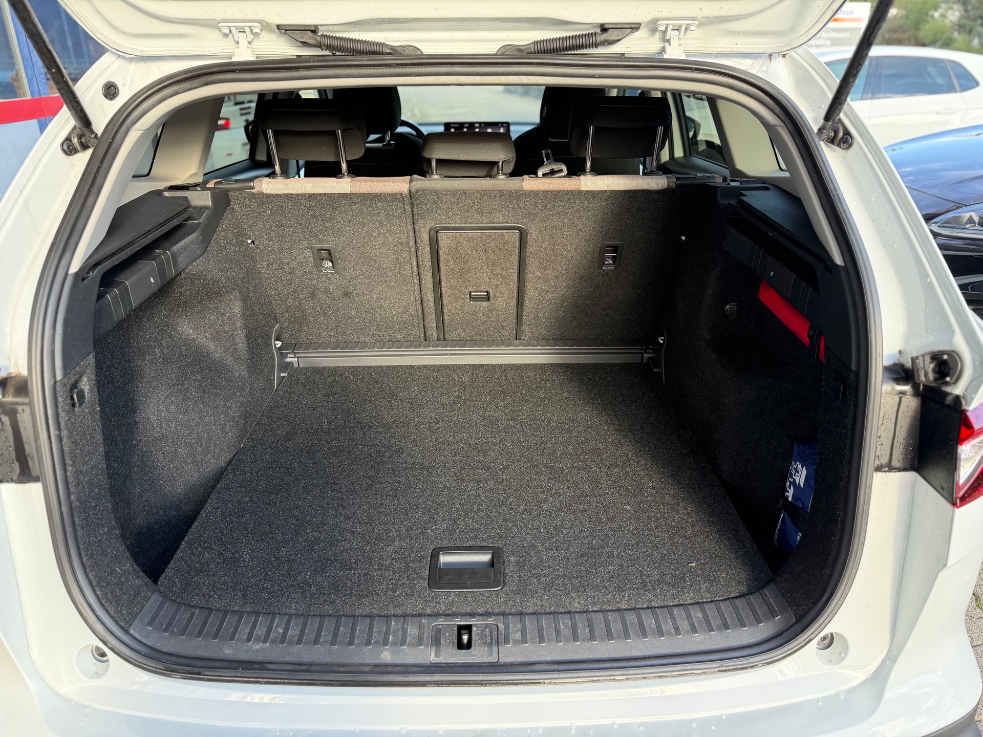SKODA Enyaq iV 60-image-9