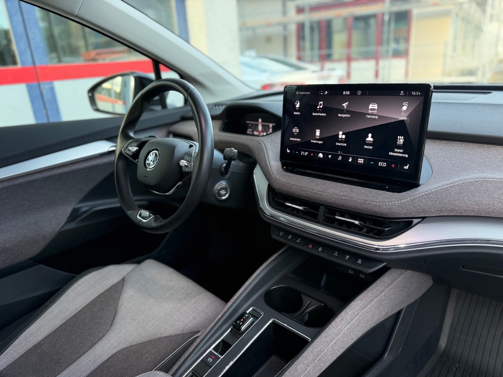 SKODA Enyaq iV 60-image-10