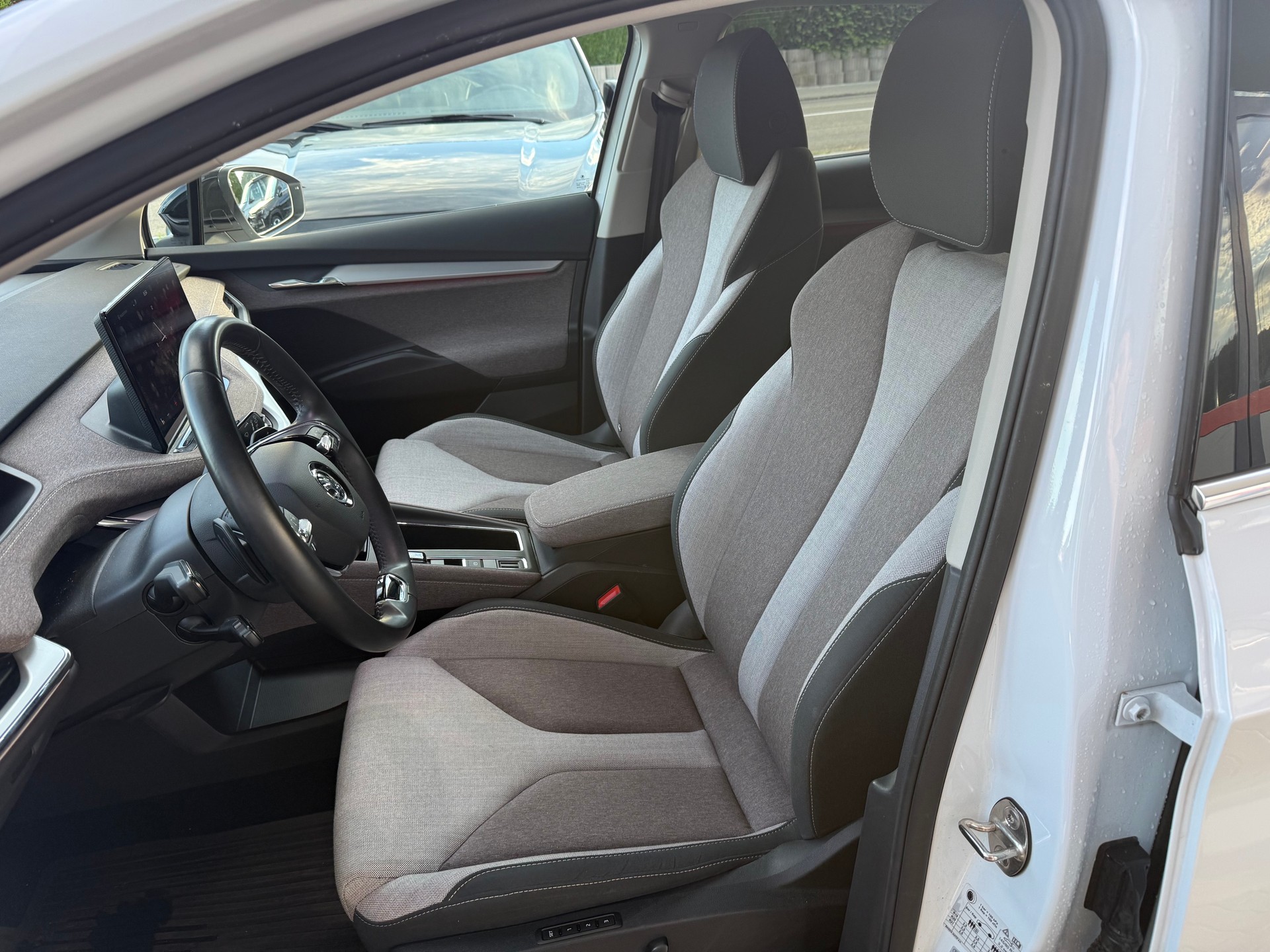 SKODA Enyaq iV 60-image-5