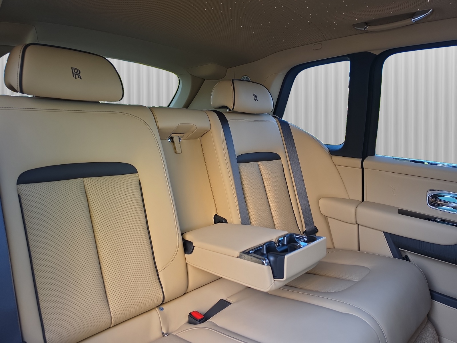 ROLLS-ROYCE Cullinan Serie II - Silver Badge - Neuwagen-image-13