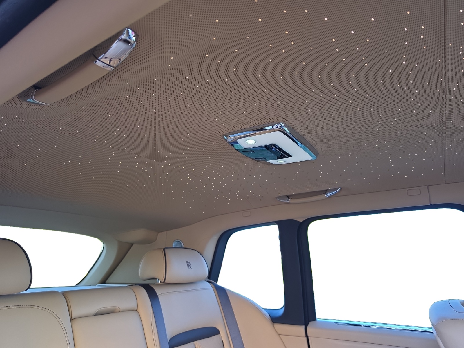 ROLLS-ROYCE Cullinan Serie II - Silver Badge - Neuwagen-image-16