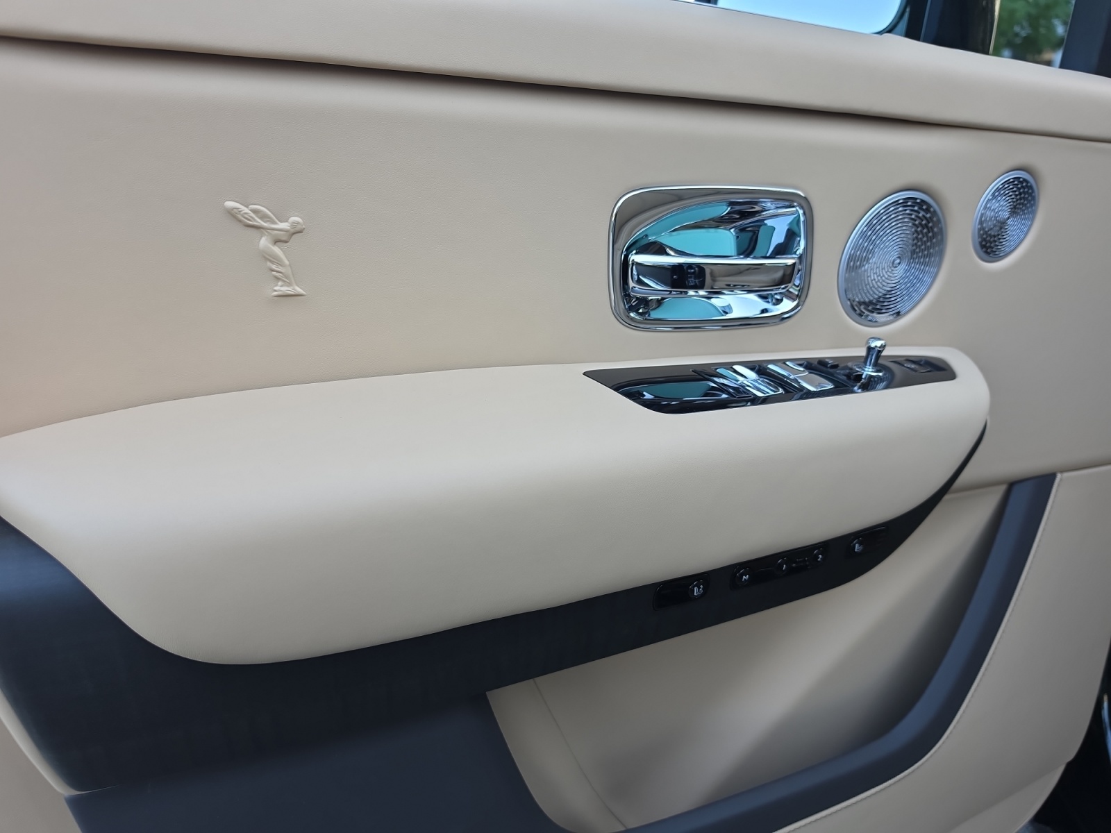 ROLLS-ROYCE Cullinan Serie II - Silver Badge - Neuwagen-image-11