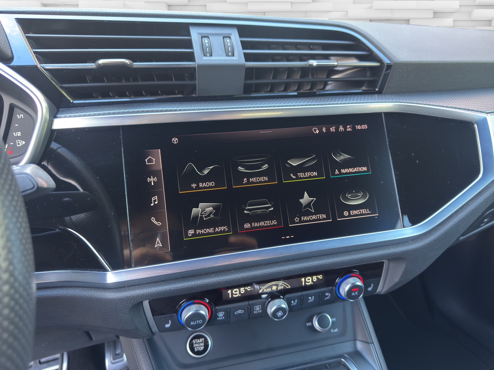 AUDI Q3 Sportback 35 TDI S line quattro S-tronic-image-11