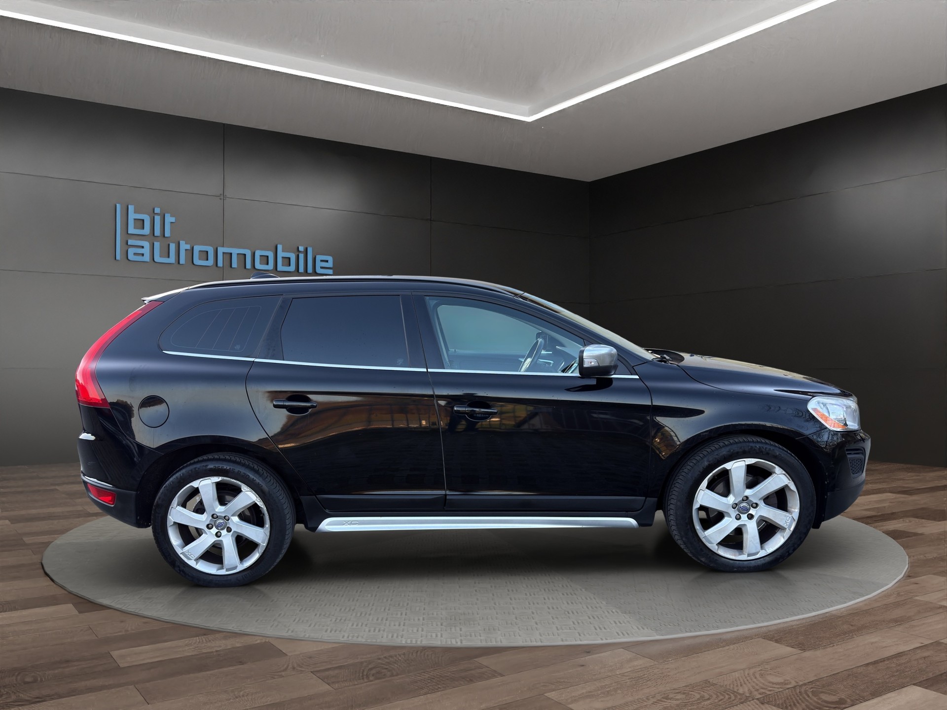 VOLVO XC60 D4 AWD Husky Edition Geartronic-image-8