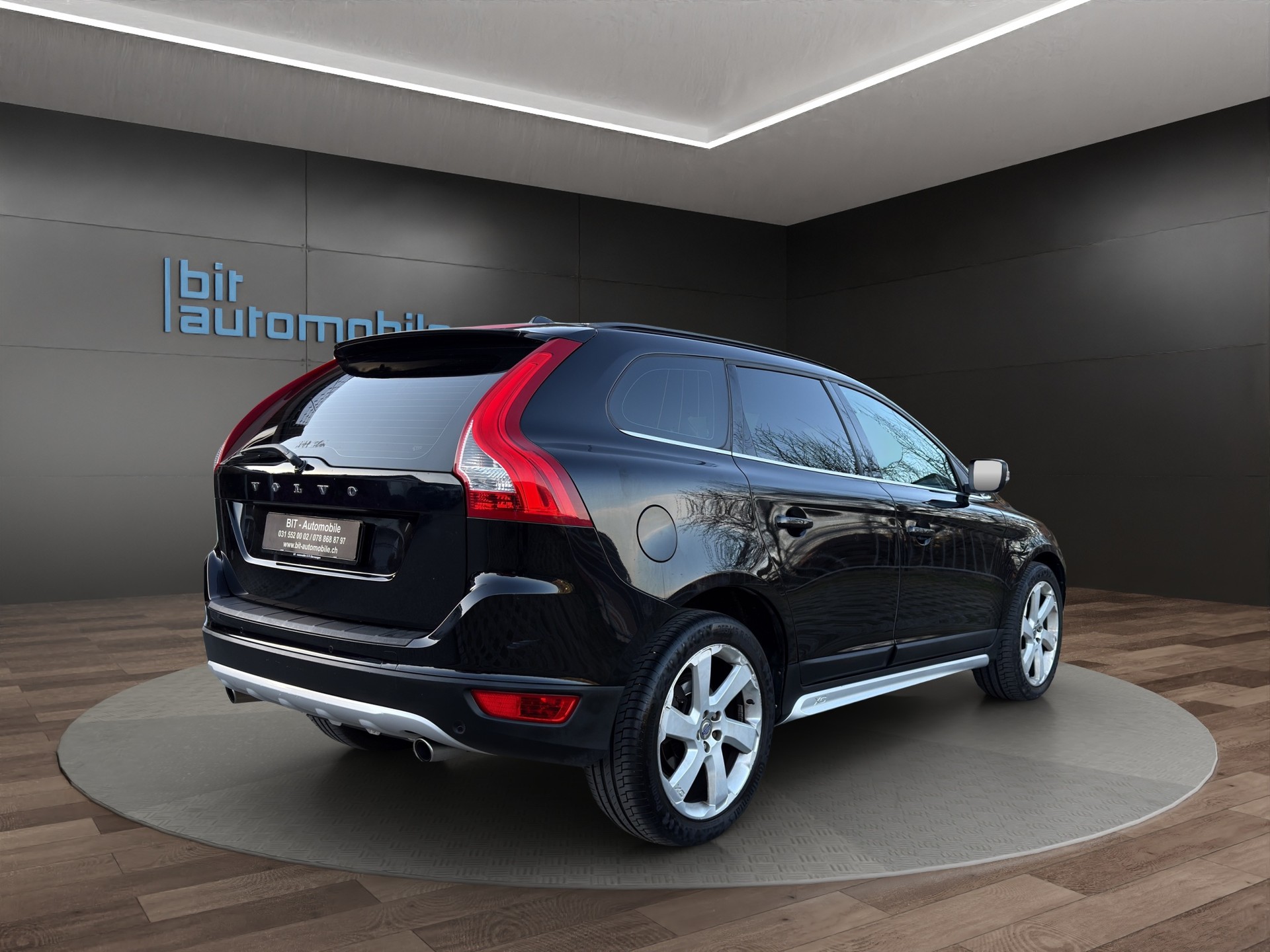 VOLVO XC60 D4 AWD Husky Edition Geartronic-image-7