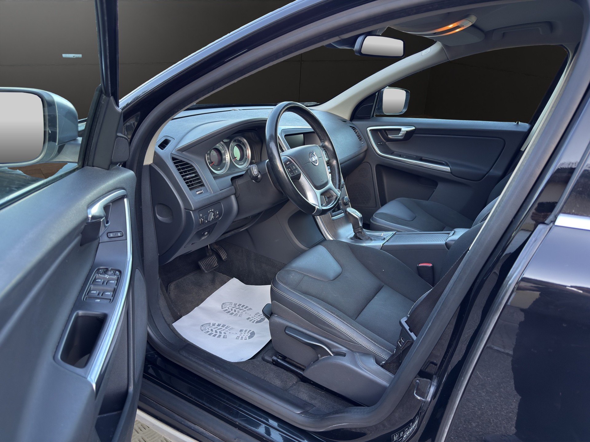 VOLVO XC60 D4 AWD Husky Edition Geartronic-image-11