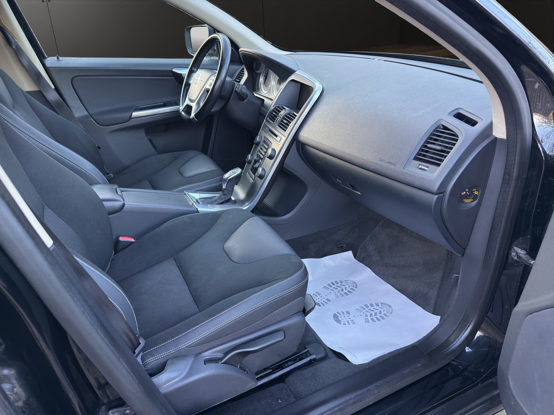 VOLVO XC60 D4 AWD Husky Edition Geartronic-image-12