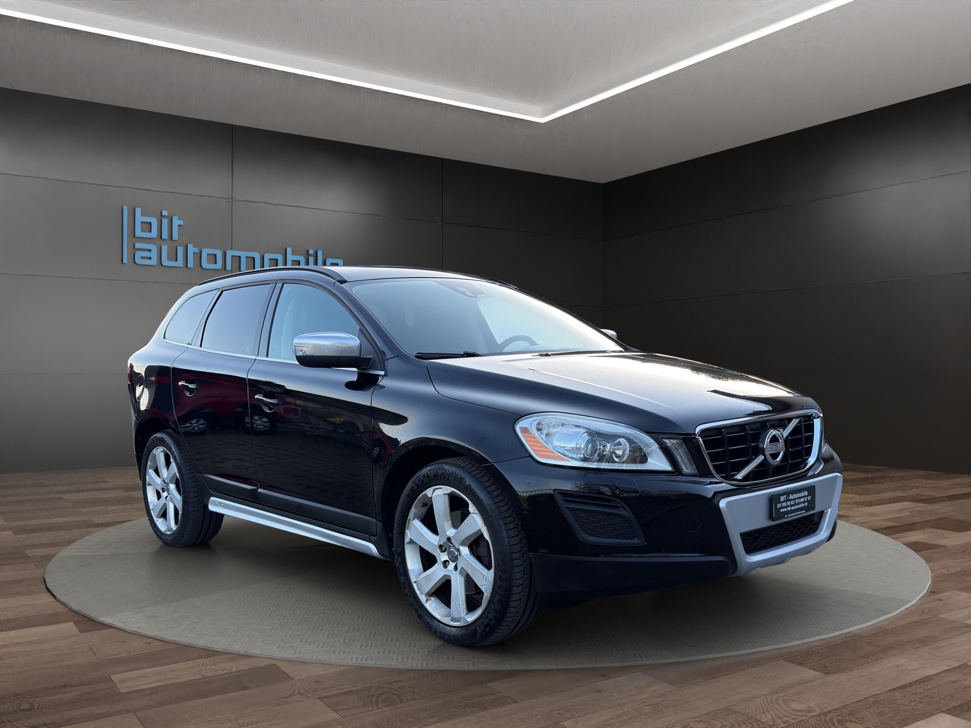 VOLVO XC60 D4 AWD Husky Edition Geartronic-image-9