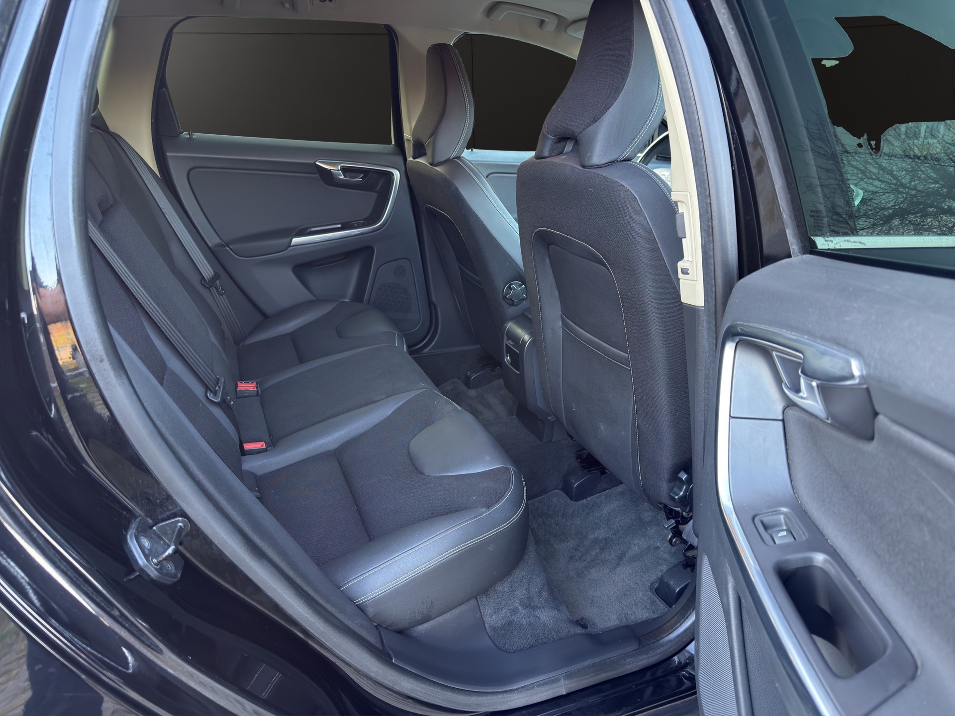 VOLVO XC60 D4 AWD Husky Edition Geartronic-image-13