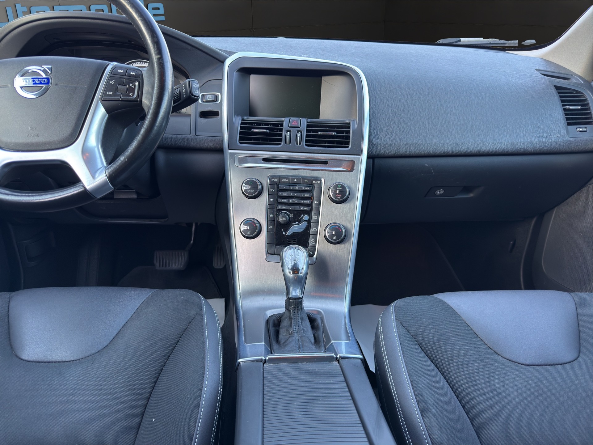 VOLVO XC60 D4 AWD Husky Edition Geartronic-image-10
