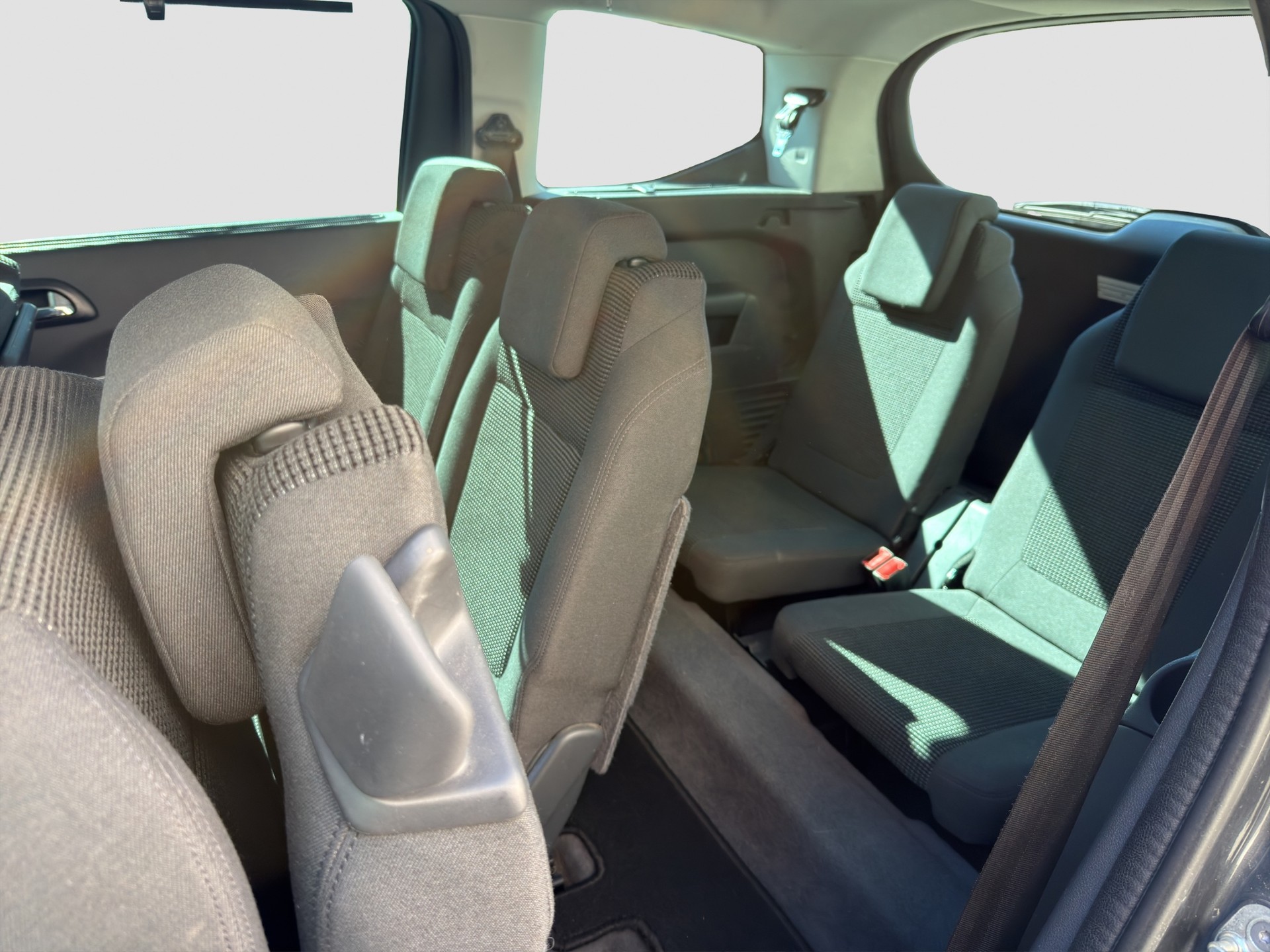 PEUGEOT 5008 1.6 THP Allure Tiptronic-image-12