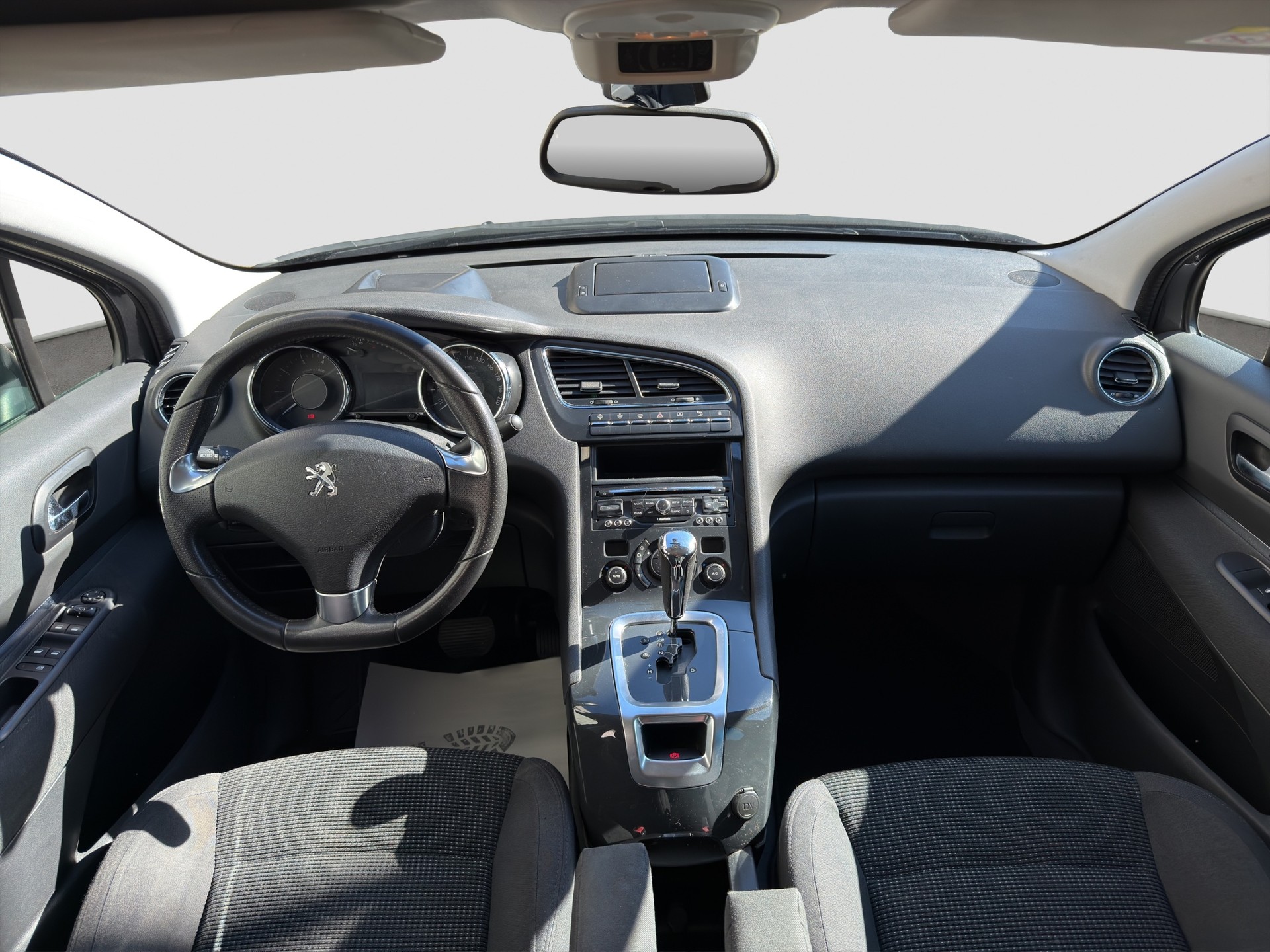 PEUGEOT 5008 1.6 THP Allure Tiptronic-image-11