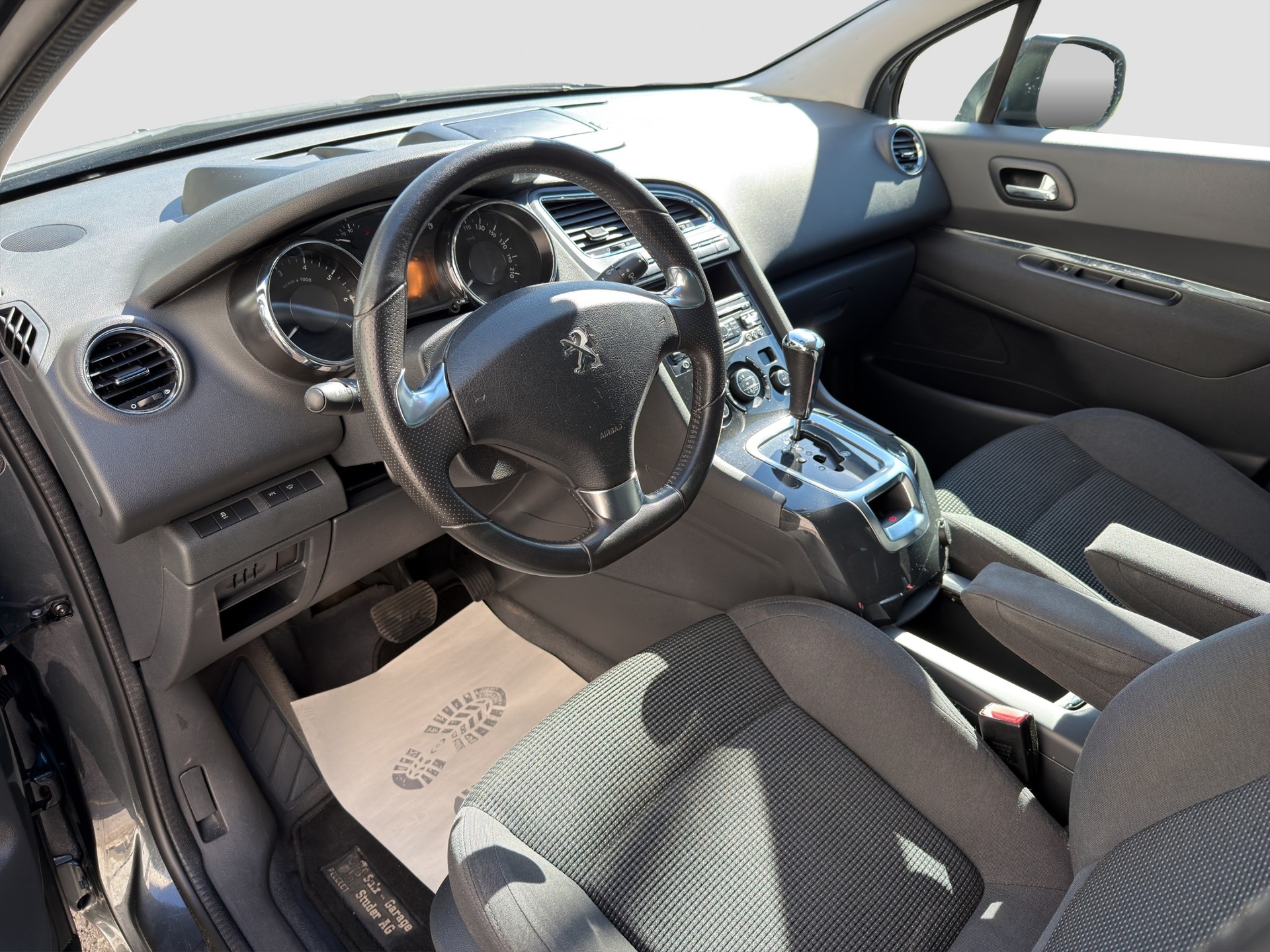 PEUGEOT 5008 1.6 THP Allure Tiptronic-image-9