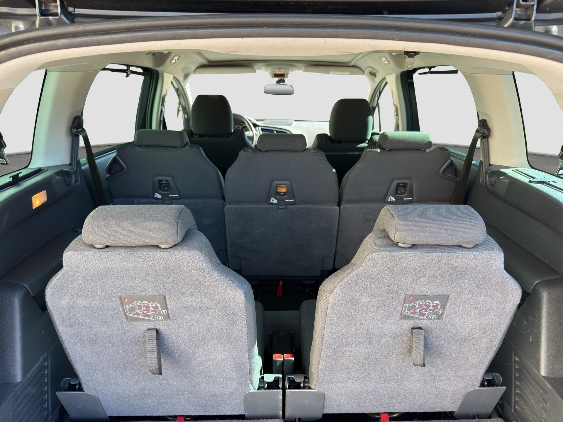 PEUGEOT 5008 1.6 THP Allure Tiptronic-image-15