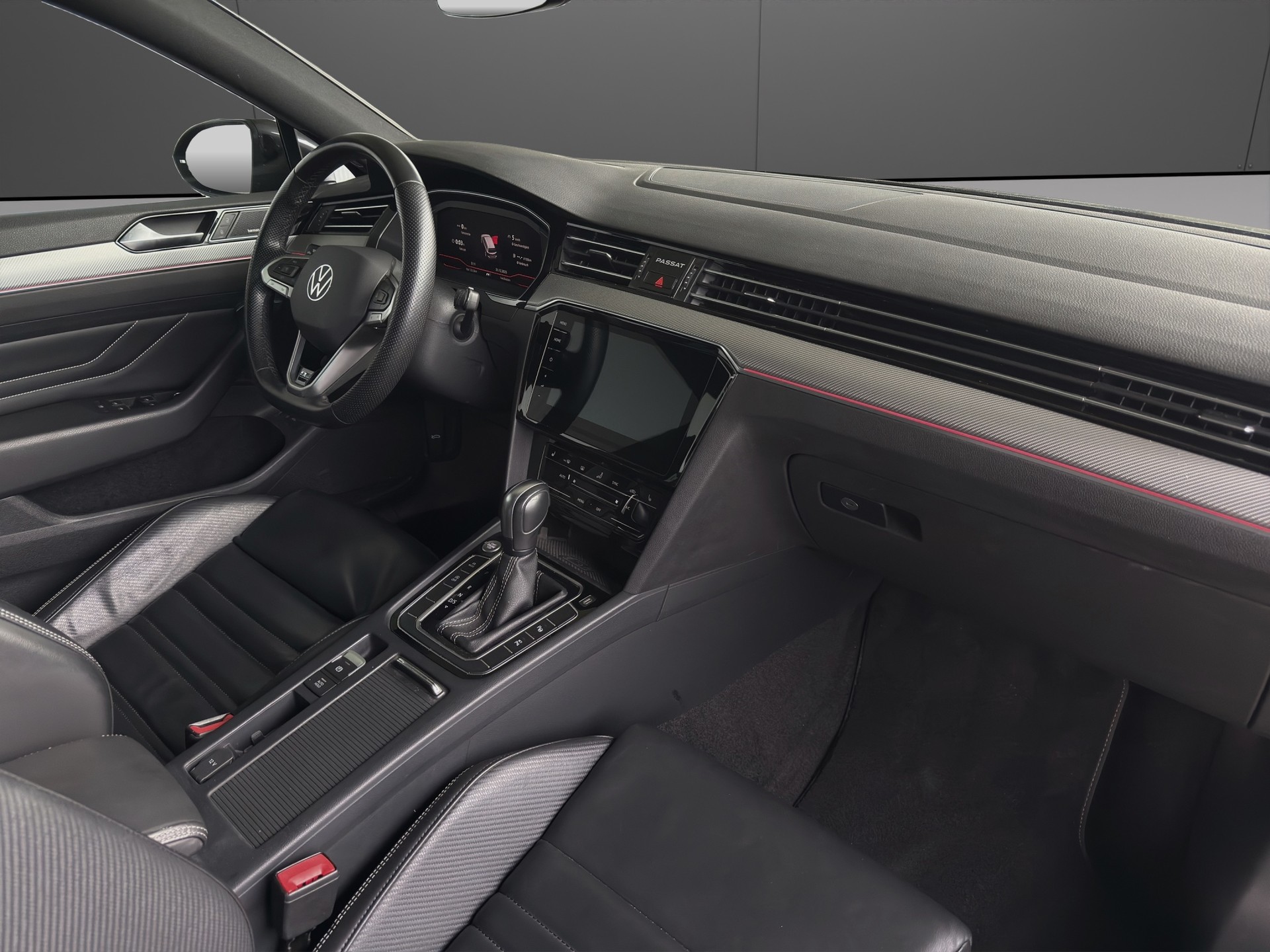 VW Passat 2.0 TDI BMT Elegance 4Motion DSG R line-image-12