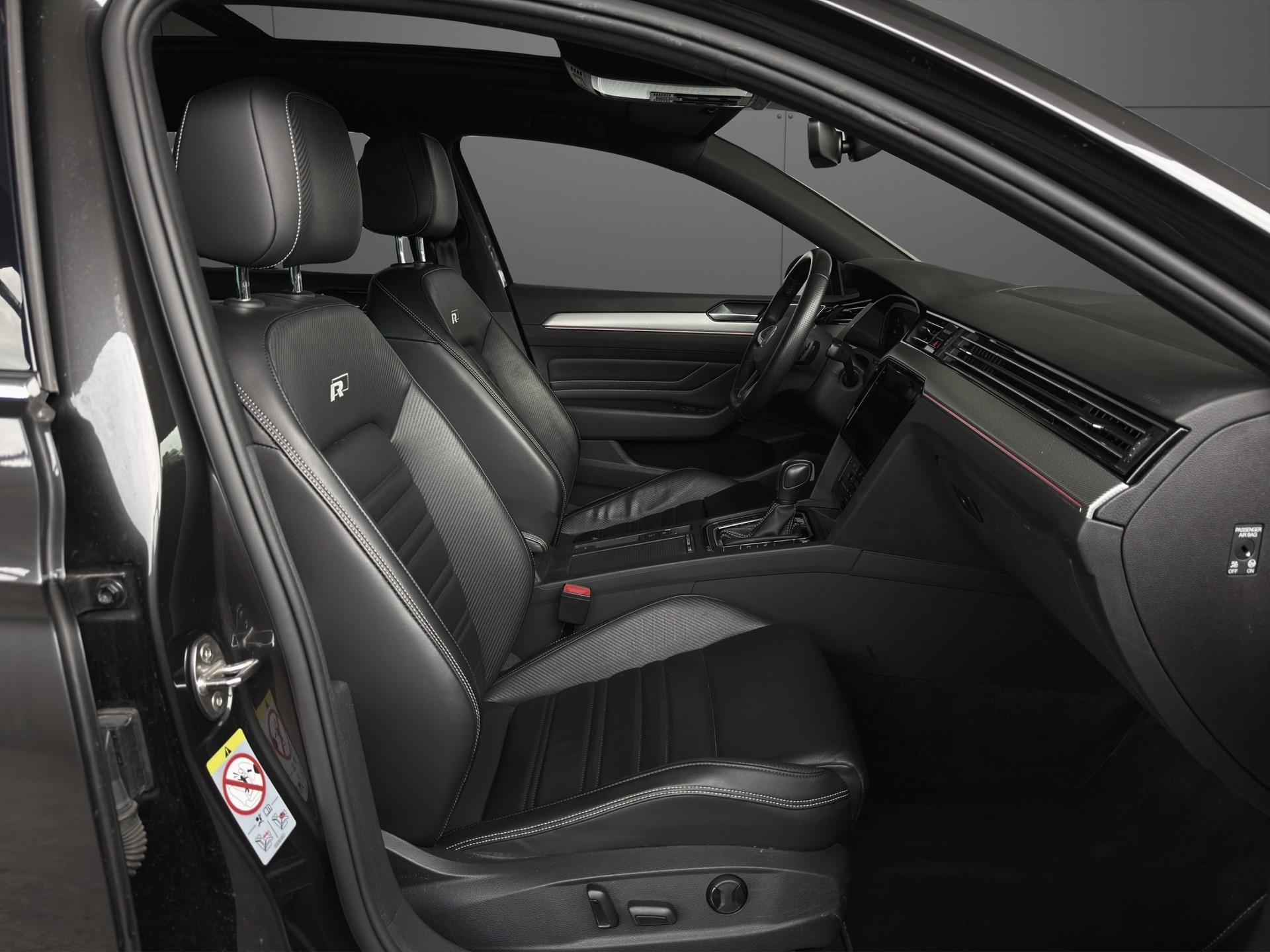 VW Passat 2.0 TDI BMT Elegance 4Motion DSG R line-image-11