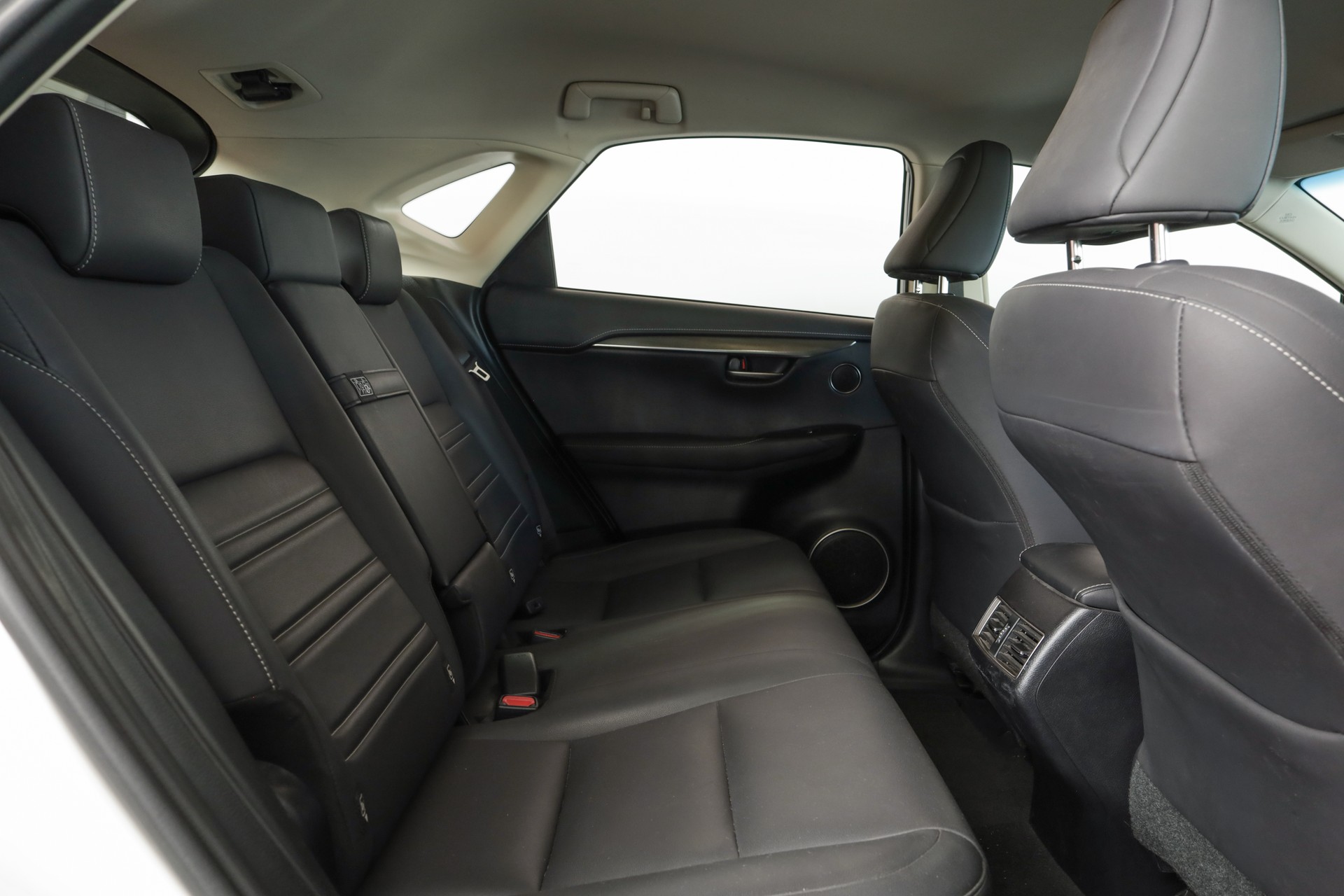 LEXUS NX 300h Impression E-Four Automatic Navigation Premium / Caméra de recul / Sièges chauffants-image-10