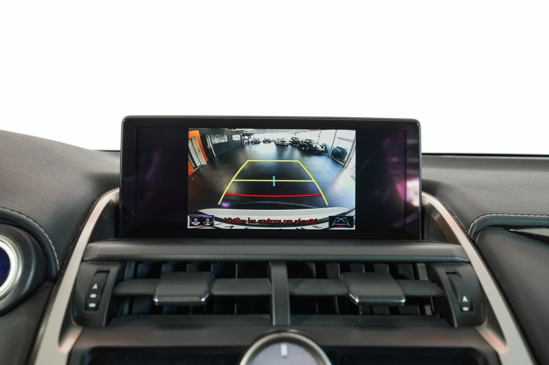 LEXUS NX 300h Impression E-Four Automatic Navigation Premium / Caméra de recul / Sièges chauffants-image-20