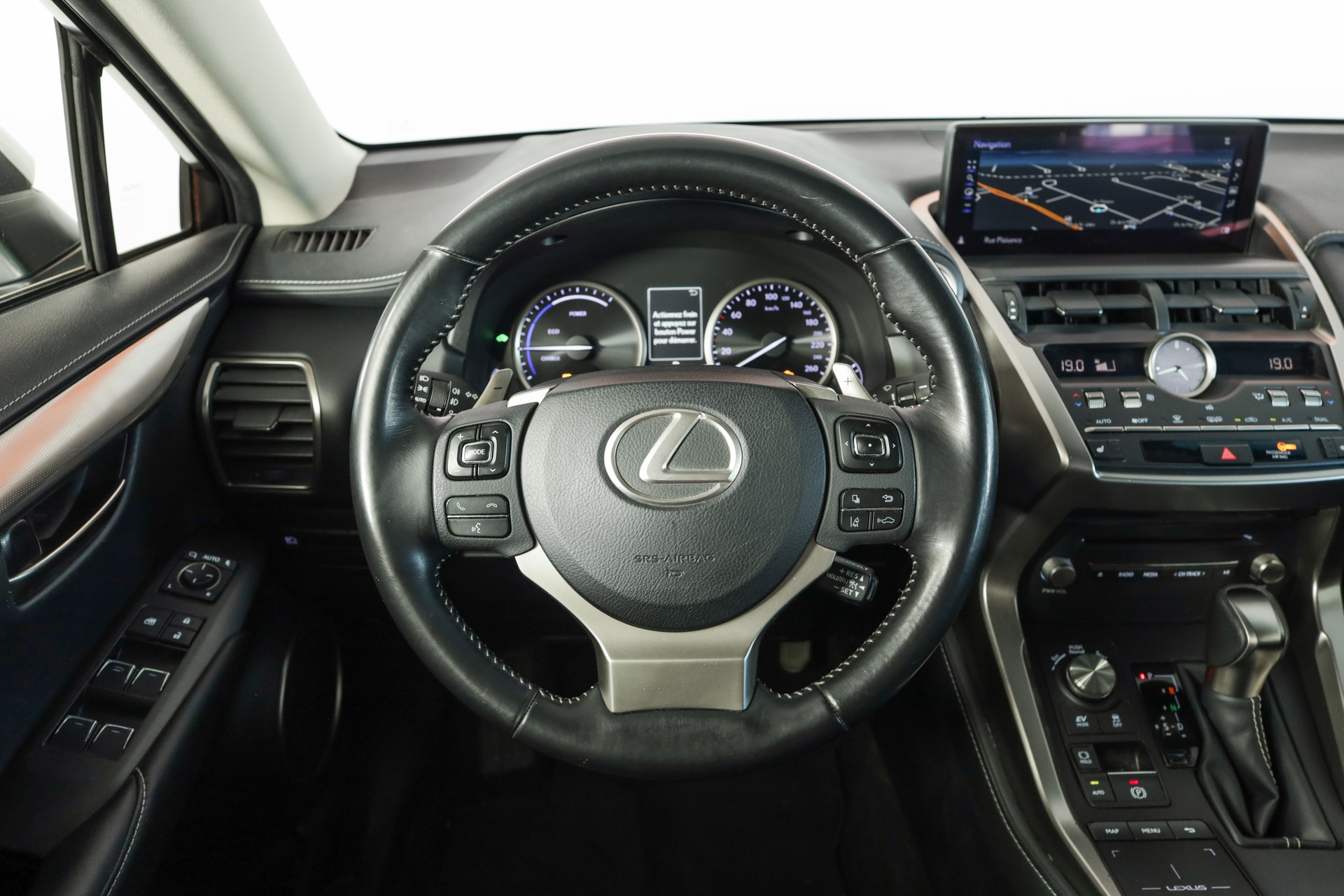 LEXUS NX 300h Impression E-Four Automatic Navigation Premium / Caméra de recul / Sièges chauffants-image-14