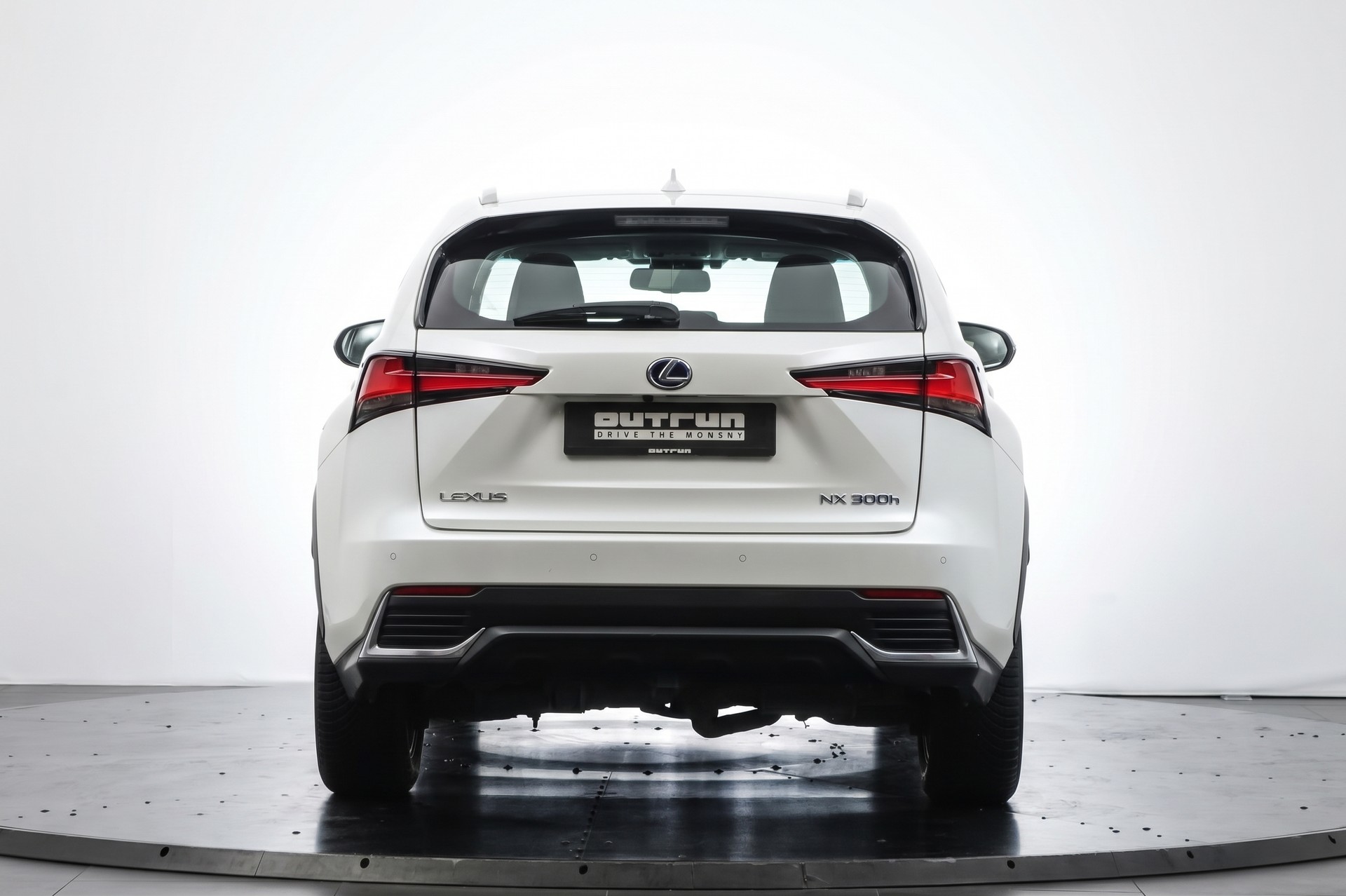 LEXUS NX 300h Impression E-Four Automatic Navigation Premium / Caméra de recul / Sièges chauffants-image-2