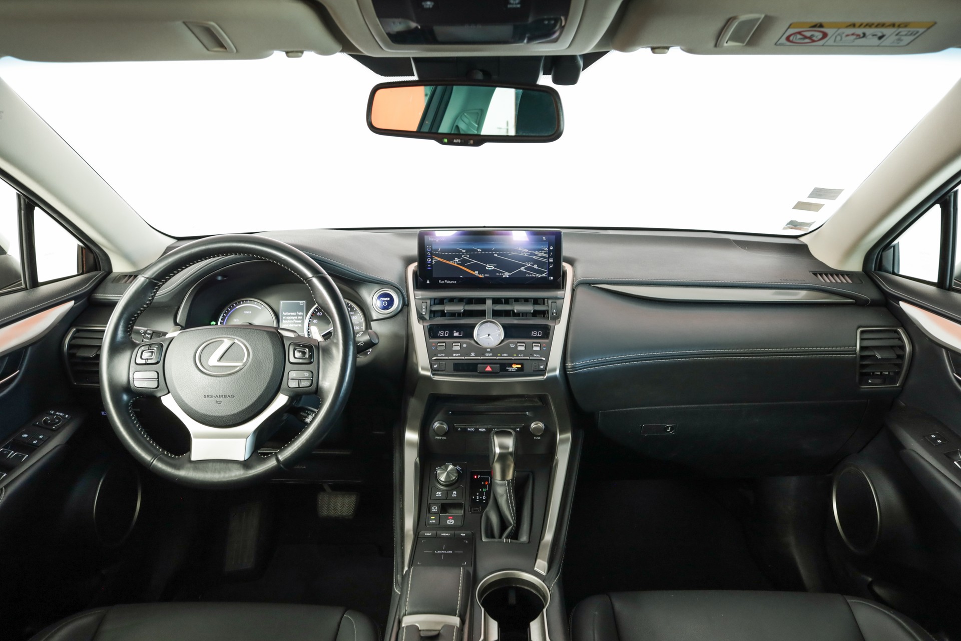 LEXUS NX 300h Impression E-Four Automatic Navigation Premium / Caméra de recul / Sièges chauffants-image-13