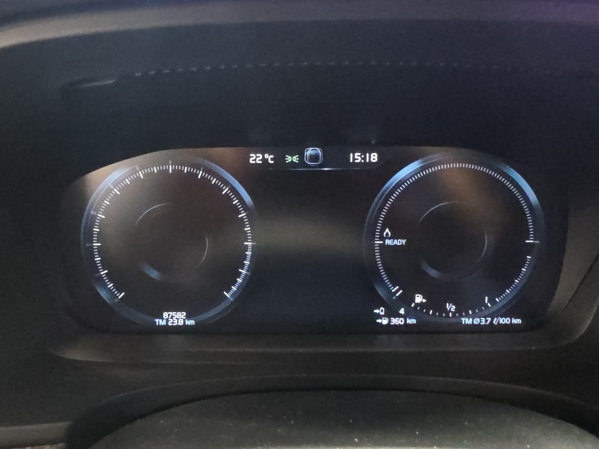 VOLVO V90 2.0 T8 TE R-Design AWD-image-13