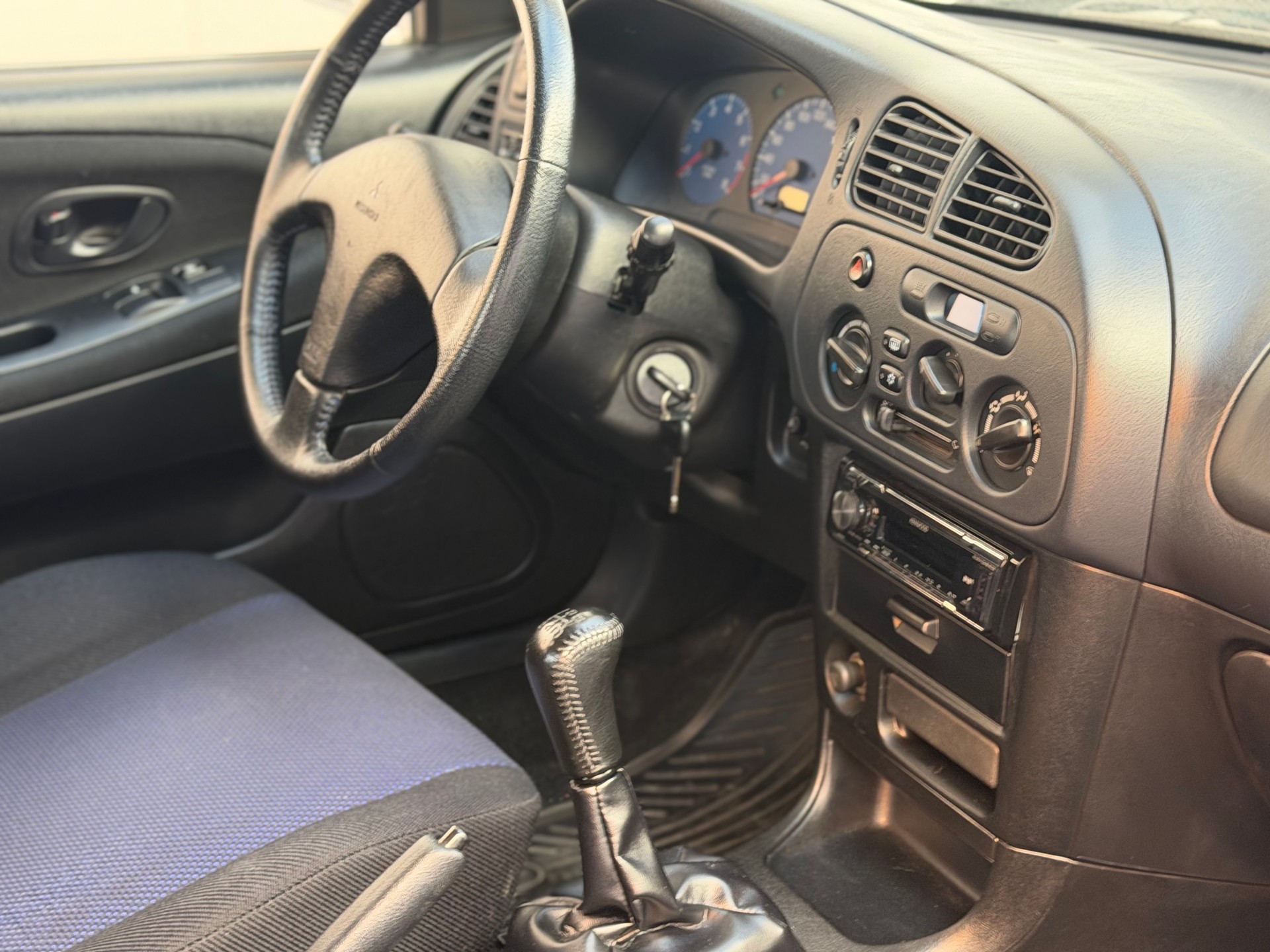 MITSUBISHI Colt 1.3 16V SILVER 25-image-6