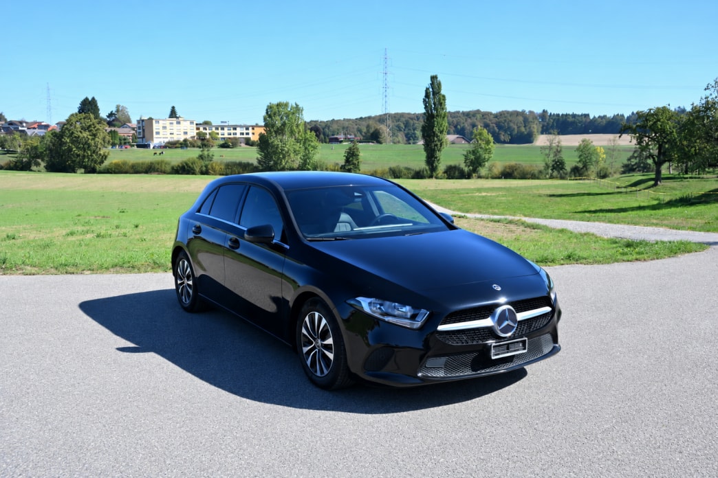 MERCEDES-BENZ A 200 d SE Line 8G-DCT-image-1