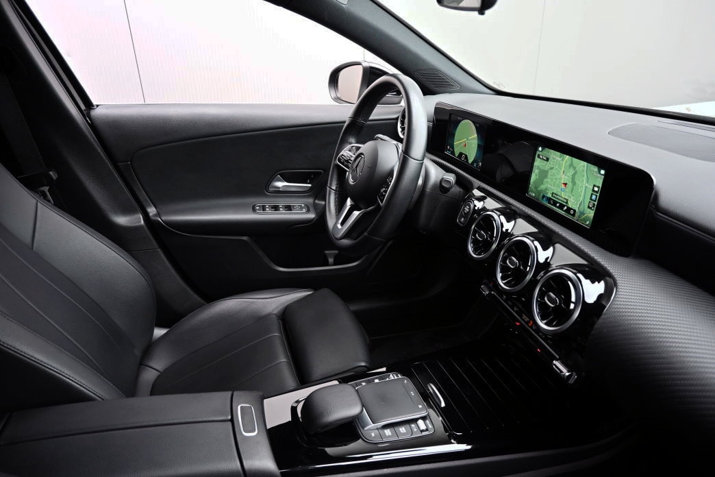 MERCEDES-BENZ A 200 d SE Line 8G-DCT-image-6