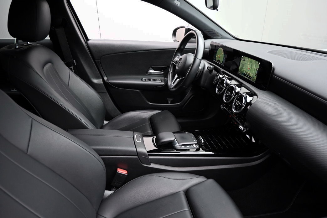 MERCEDES-BENZ A 200 d SE Line 8G-DCT-image-4
