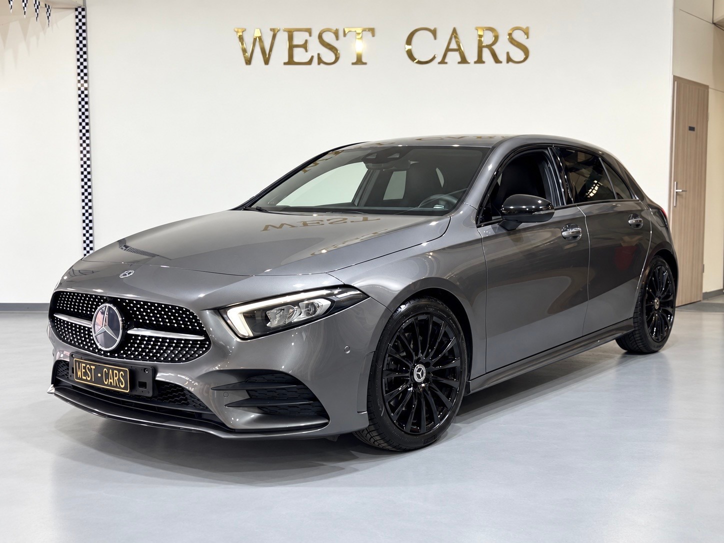 MERCEDES-BENZ A 220 AMG Line 7G-DCT 4Matic-image-0